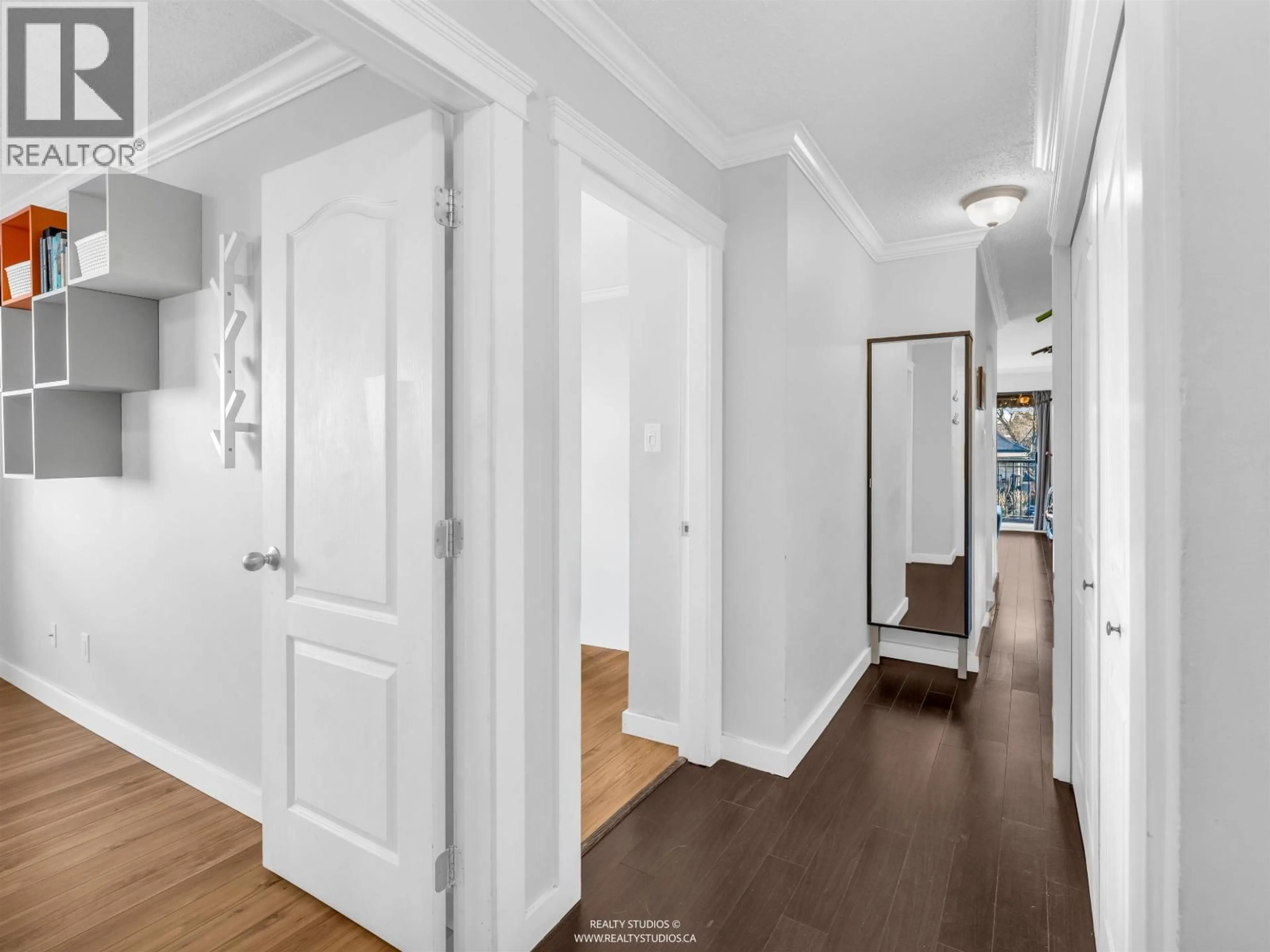 Indoor entryway for 306 - 2222 CAMBRIDGE STREET, Vancouver British Columbia V5L1E6