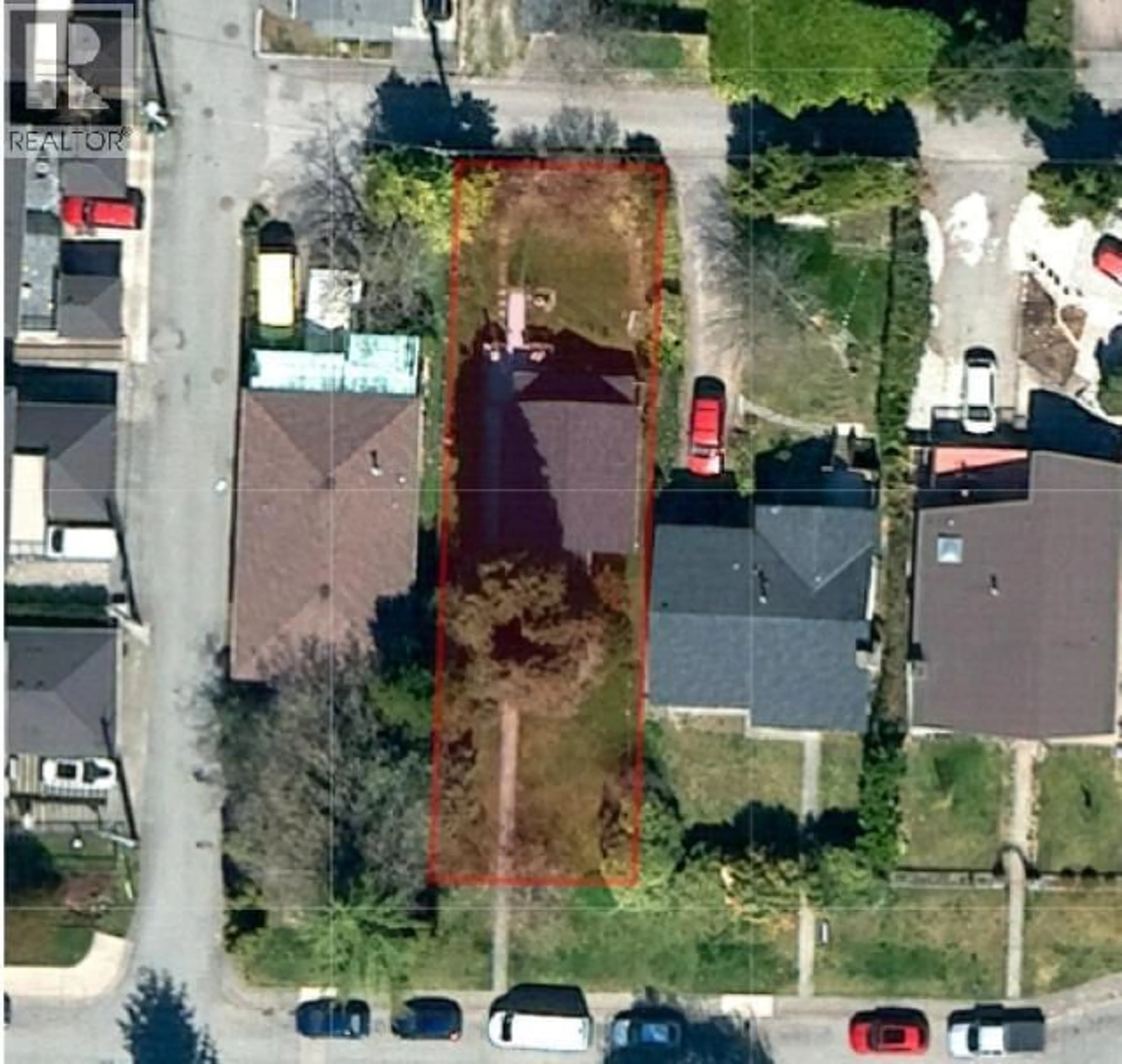 A pic from outside/outdoor area/front of a property/back of a property/a pic from drone, street for 652 14TH STREET, North Vancouver British Columbia V7M1R2