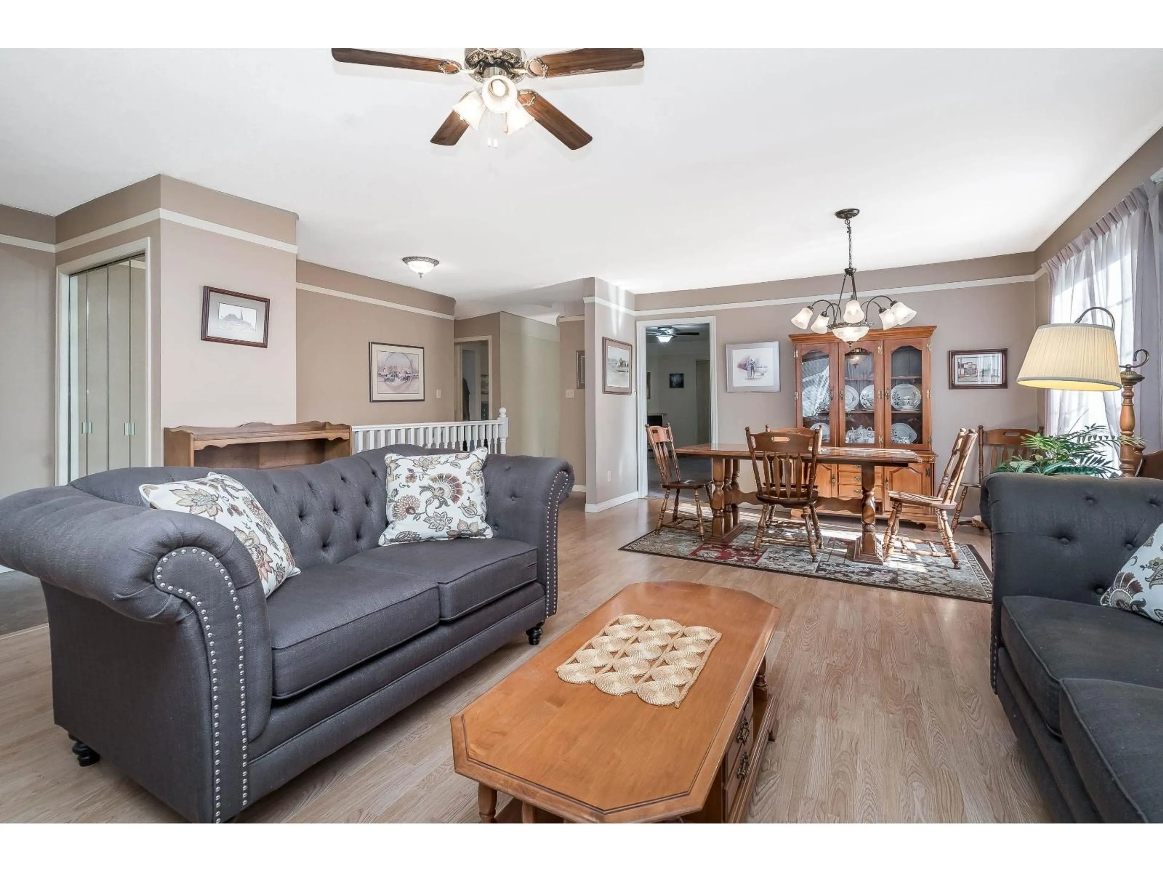 Living room with furniture, wood/laminate floor for 25 - 33020 MACLURE ROAD, Abbotsford British Columbia V2S7J6