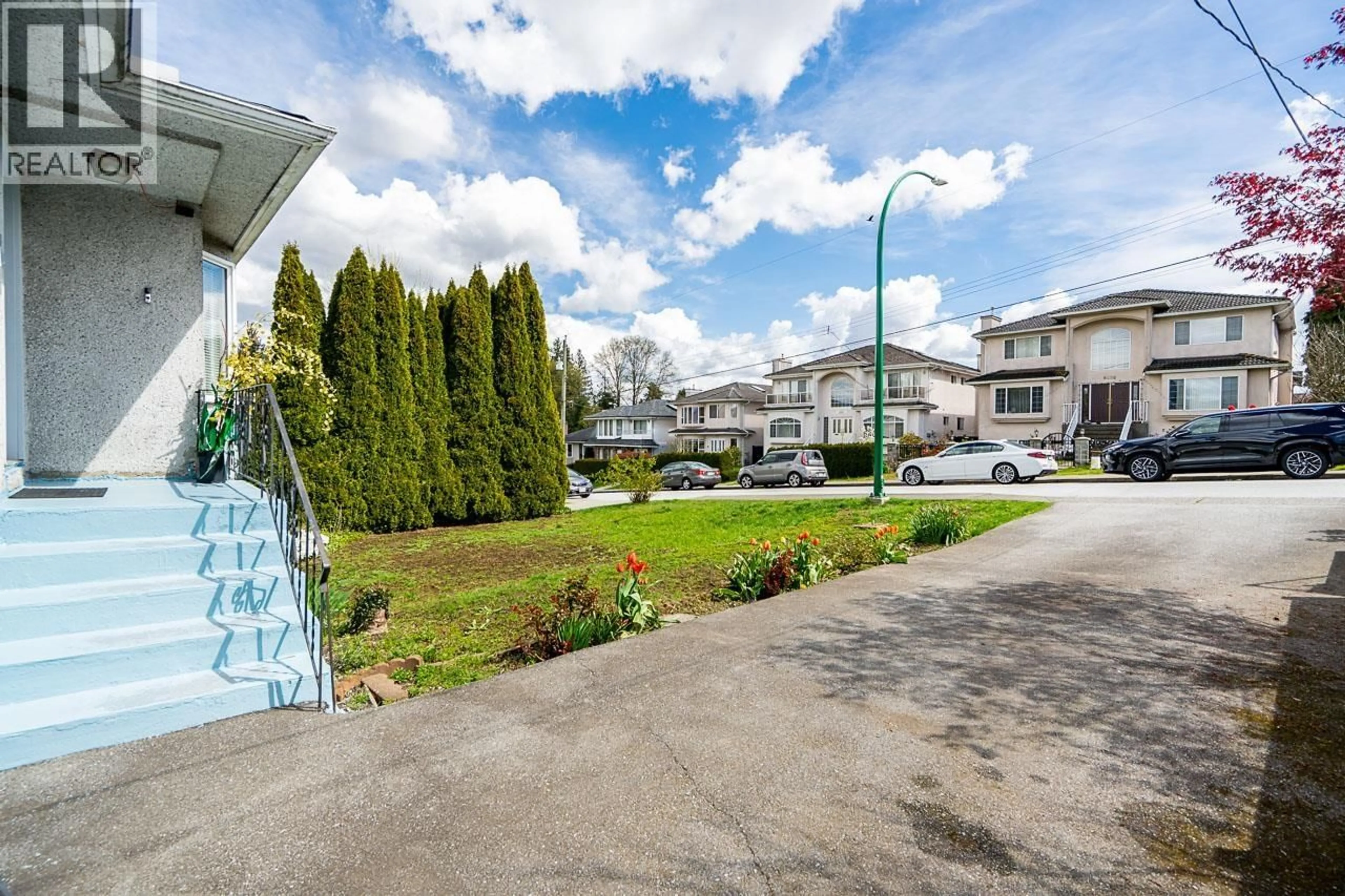 Patio, street for 8255 18TH AVENUE, Burnaby British Columbia V3N1K4