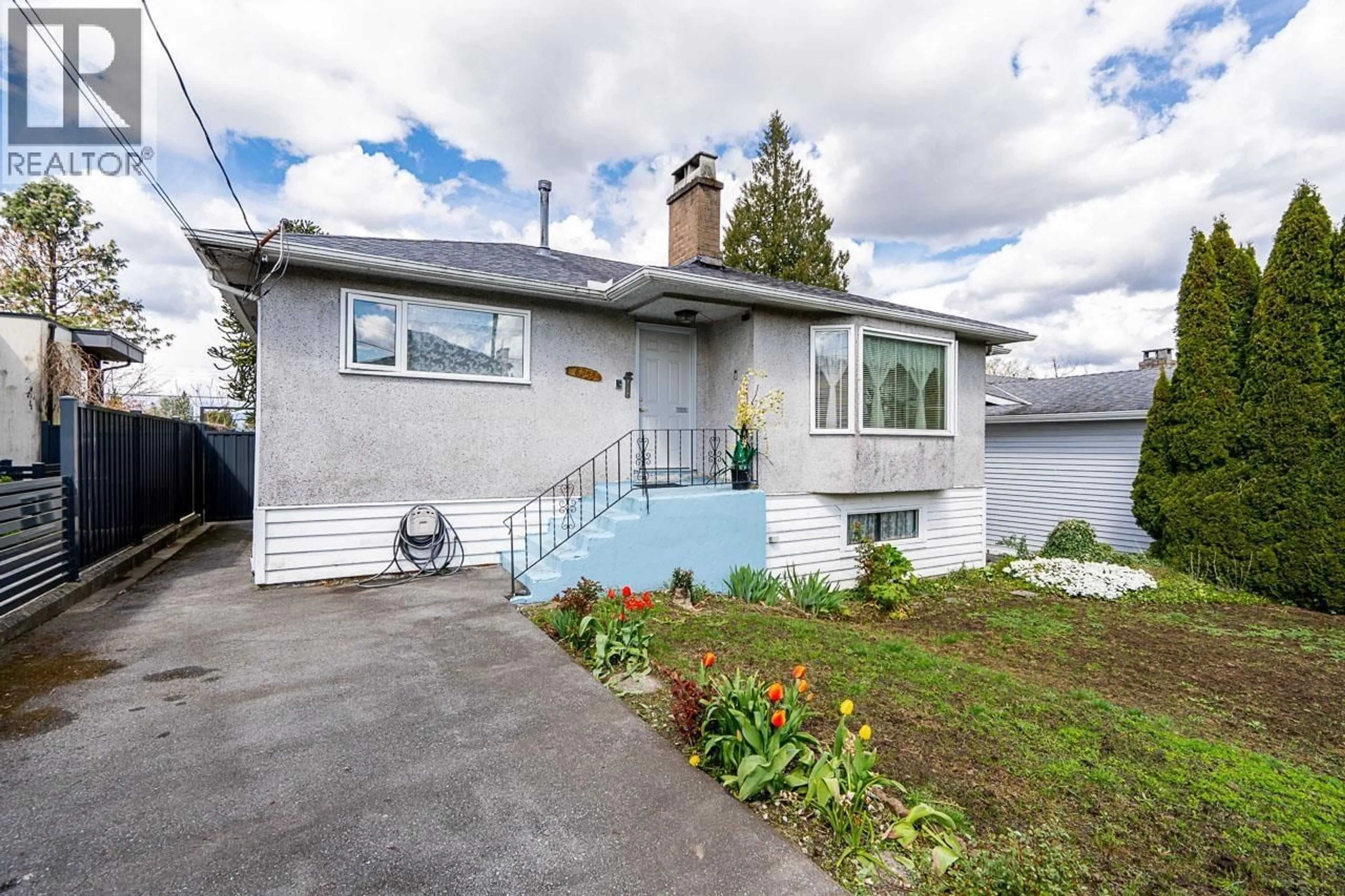 Unknown for 8255 18TH AVENUE, Burnaby British Columbia V3N1K4