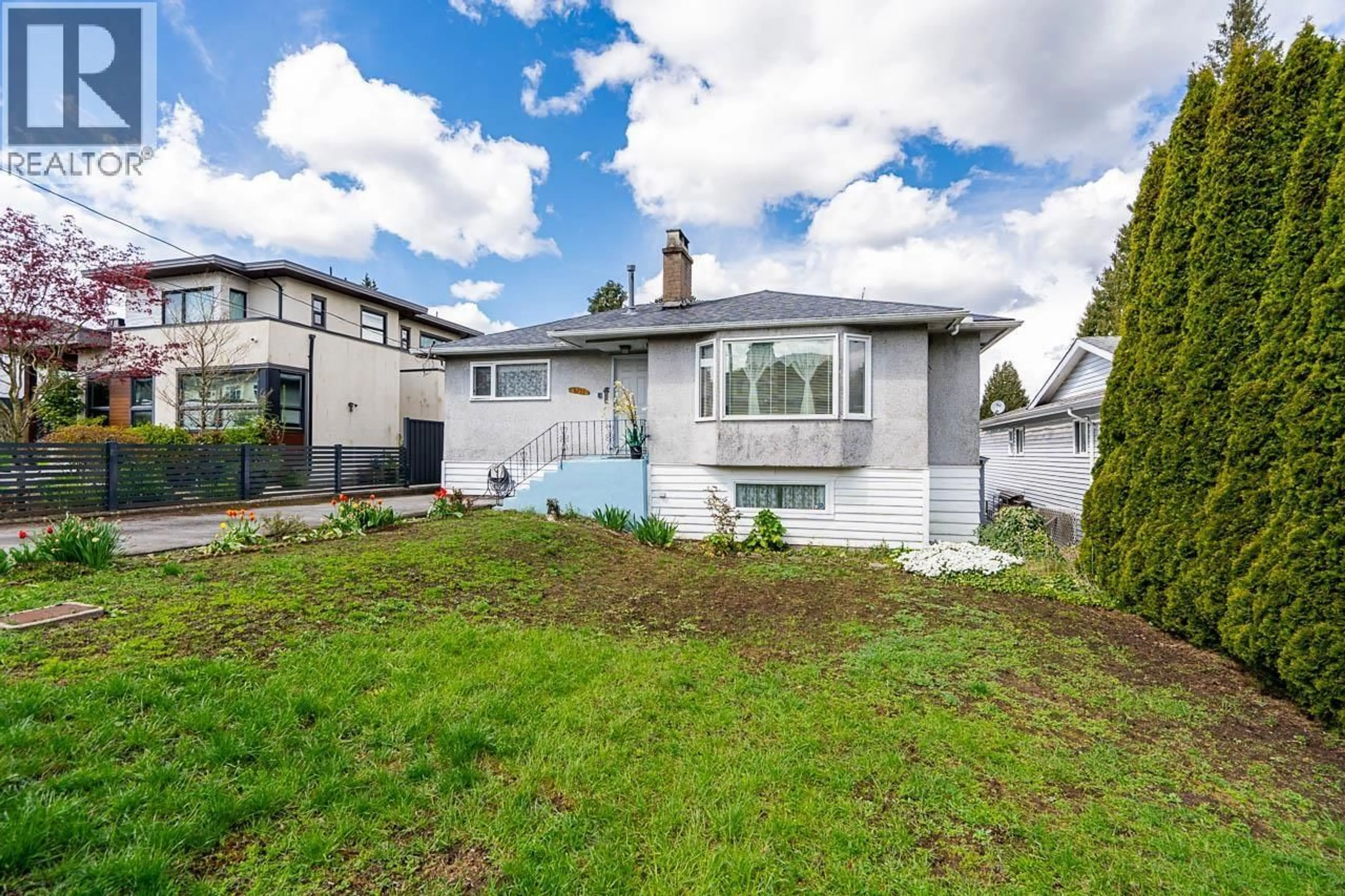 A pic from outside/outdoor area/front of a property/back of a property/a pic from drone, street for 8255 18TH AVENUE, Burnaby British Columbia V3N1K4