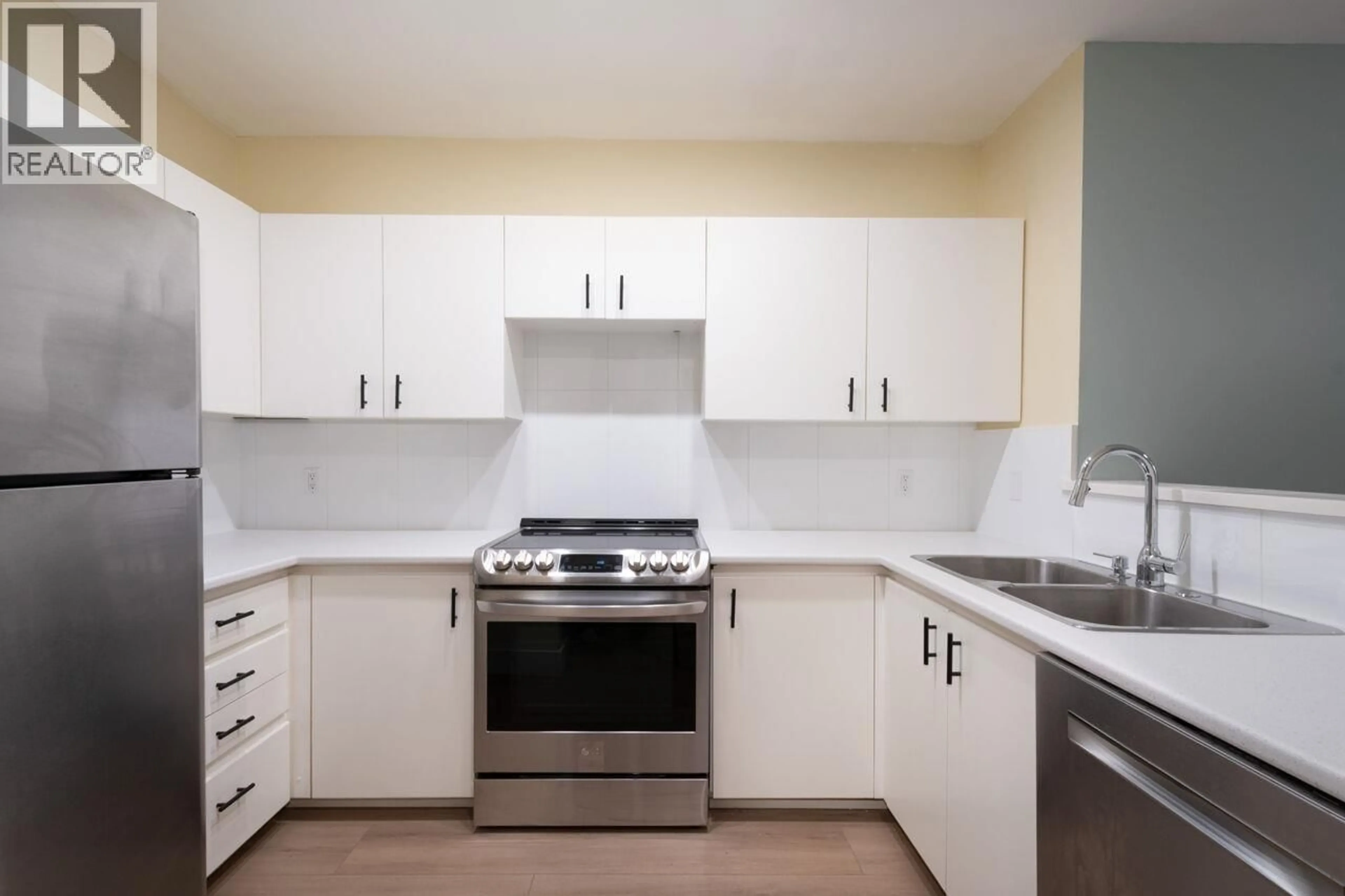 Standard kitchen, ceramic/tile floor for 310 - 1177 HORNBY STREET, Vancouver British Columbia V6Z2E9