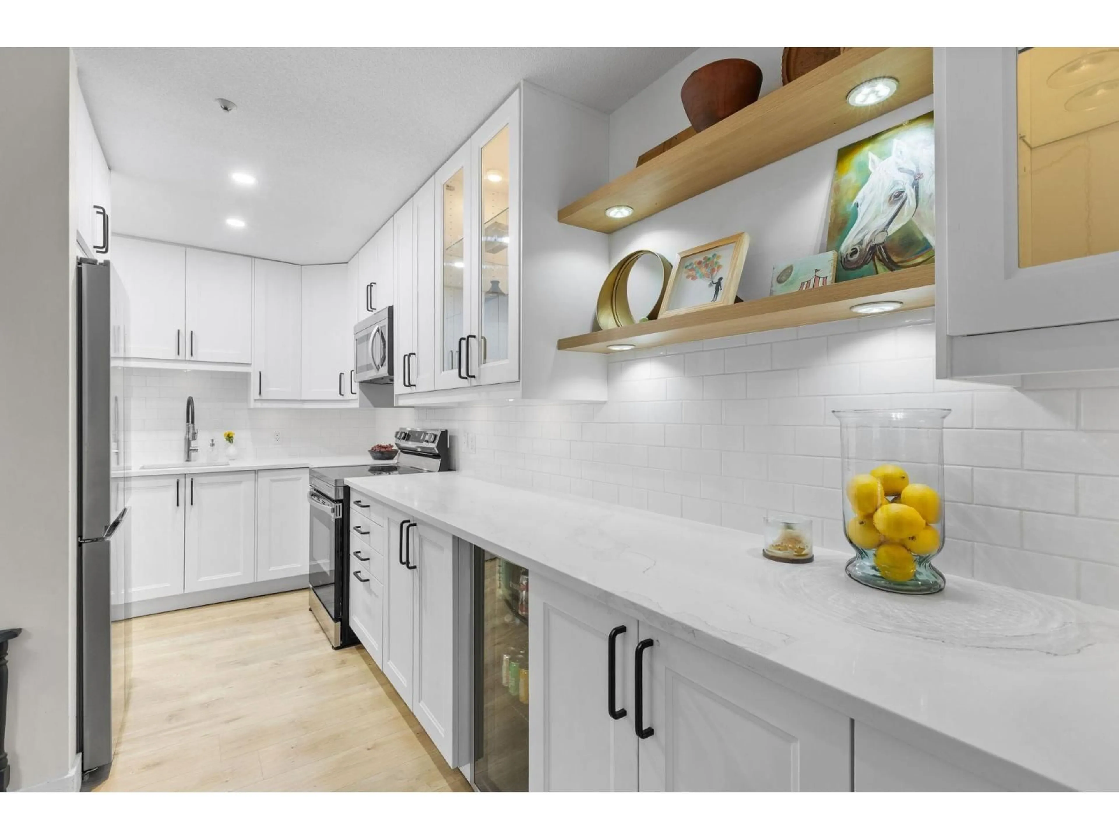 Open concept kitchen, ceramic/tile floor for 104 - 20177 54A AVENUE, Langley British Columbia V3A3W6