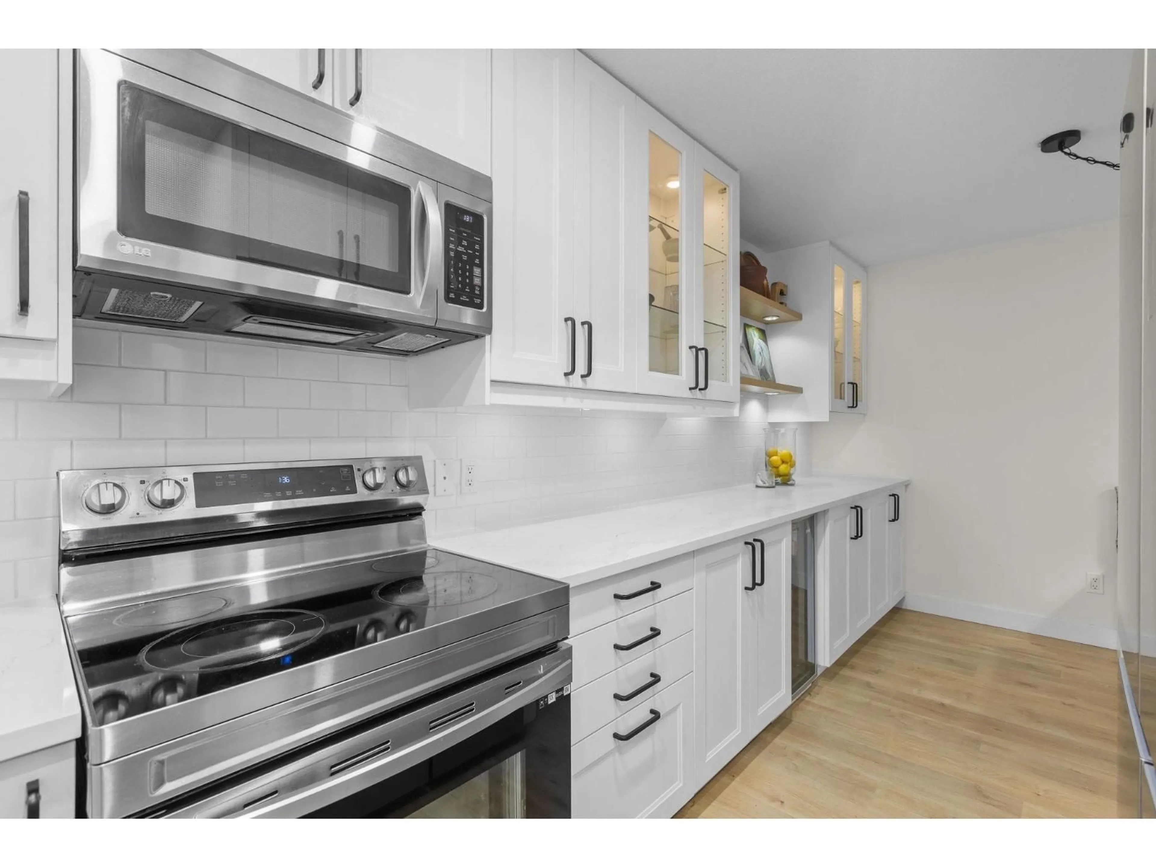 Standard kitchen, unknown for 104 - 20177 54A AVENUE, Langley British Columbia V3A3W6