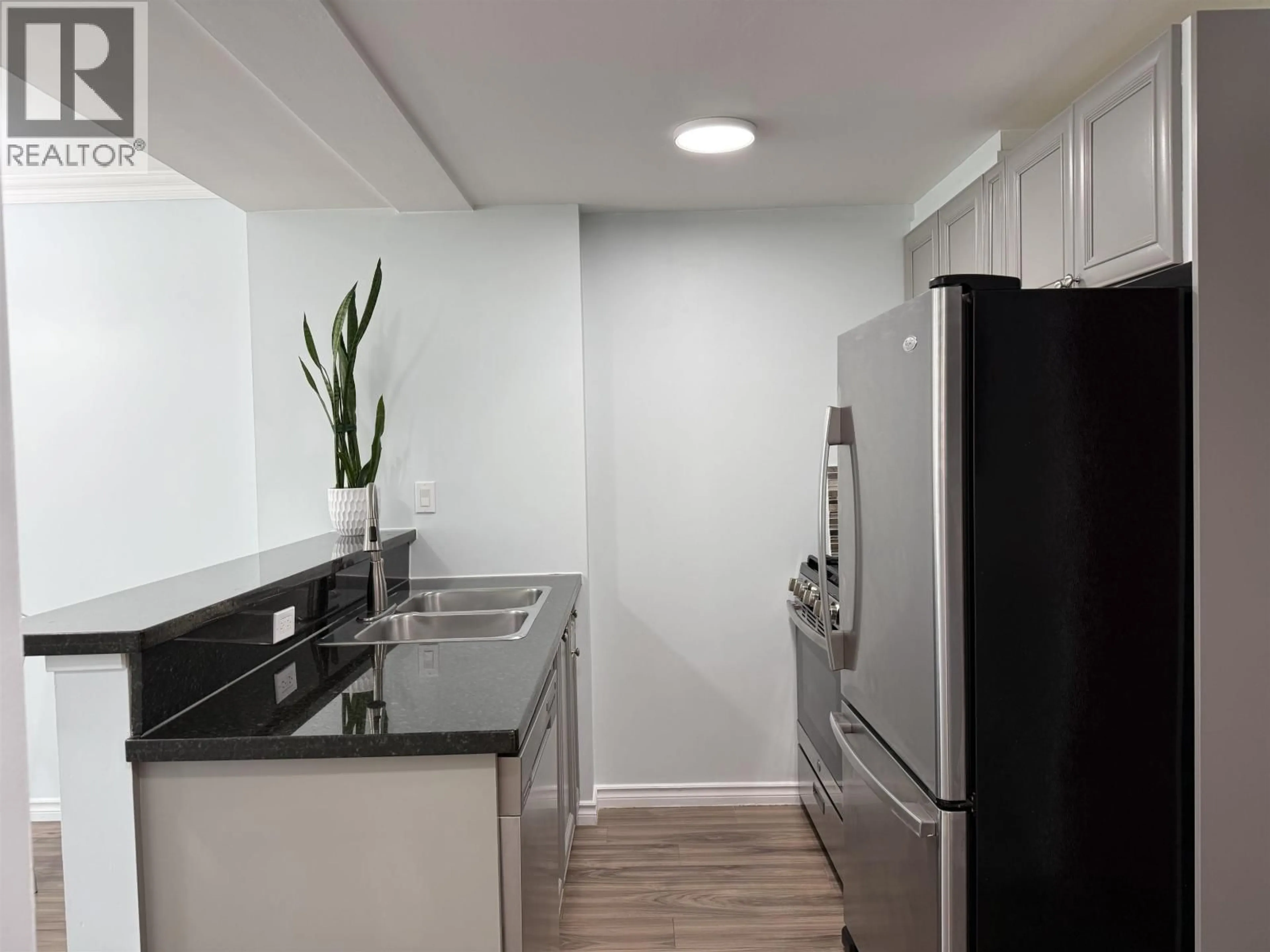 Standard kitchen, unknown for 502 - 928 RICHARDS STREET, Vancouver British Columbia V6B6P6