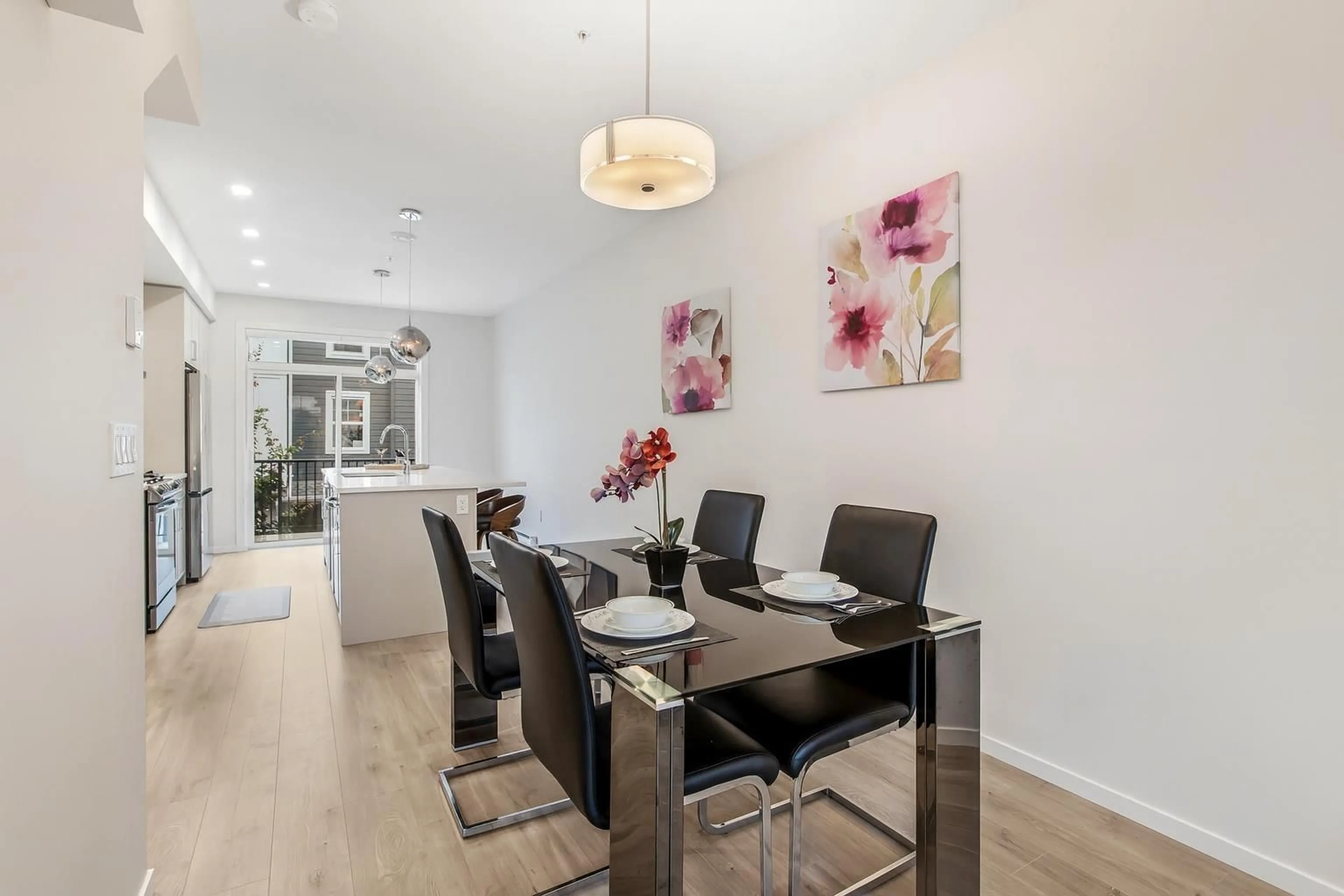 Dining room, wood/laminate floor for 27 - 7919 204B STREET, Langley British Columbia V2Y3T7