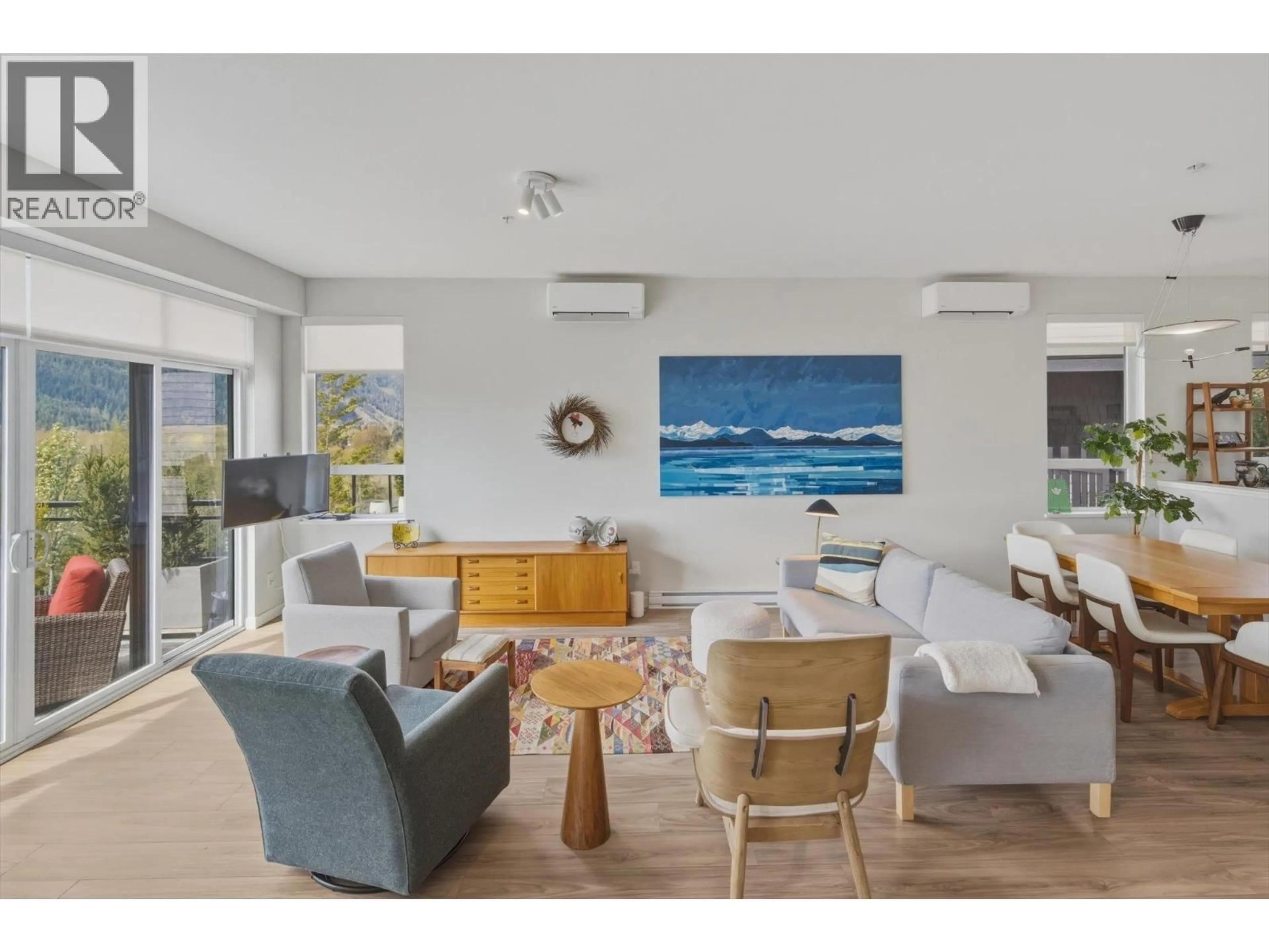 Living room with furniture, unknown for 41235 HIGHLINE PLACE, Squamish British Columbia V8B1C2