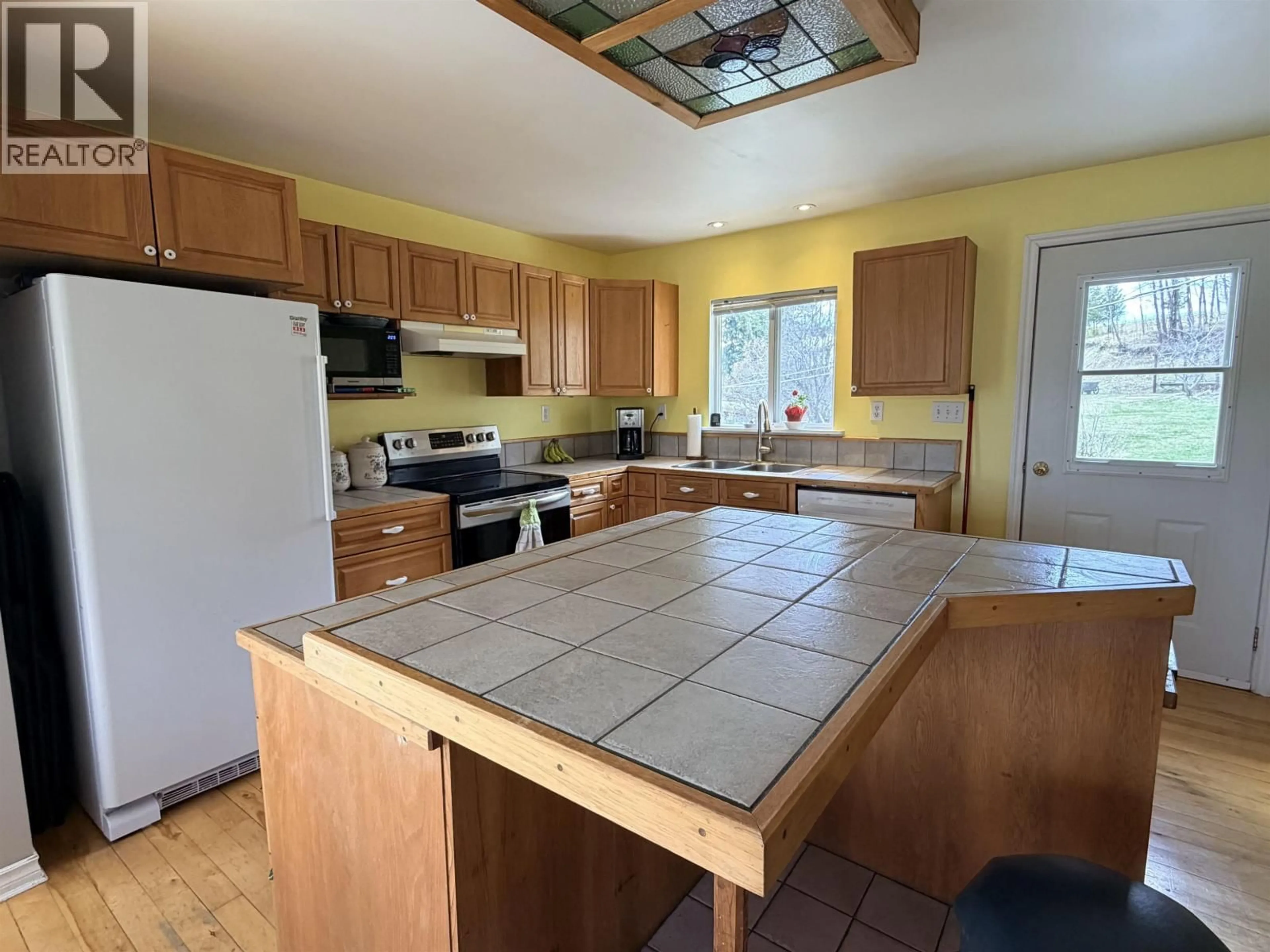 Standard kitchen, ceramic/tile floor for 4583 RIDGE ROAD, Williams Lake British Columbia V0L1G0