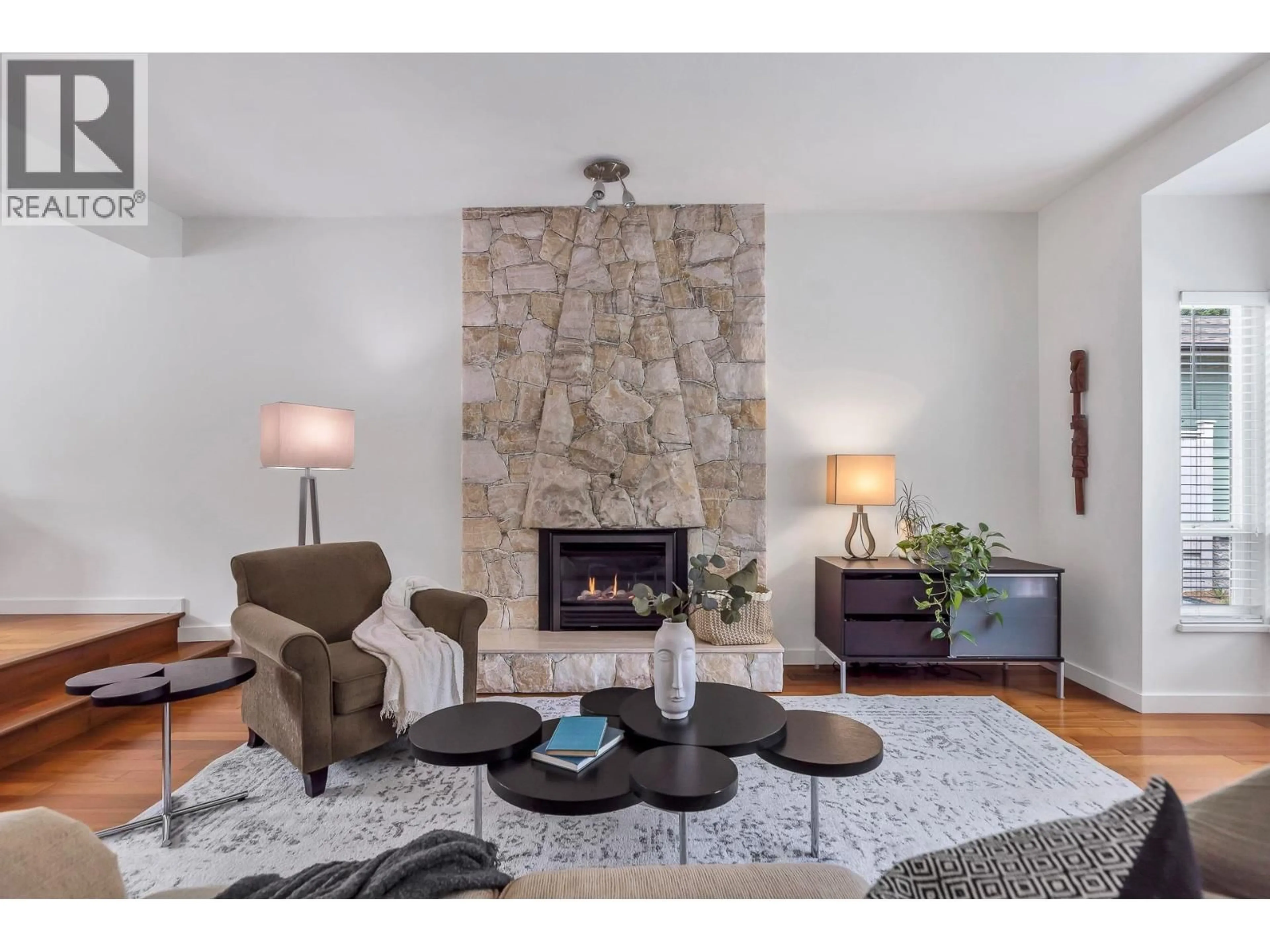 Living room with furniture, unknown for 2021 RUFUS DRIVE, North Vancouver British Columbia V7J2N2