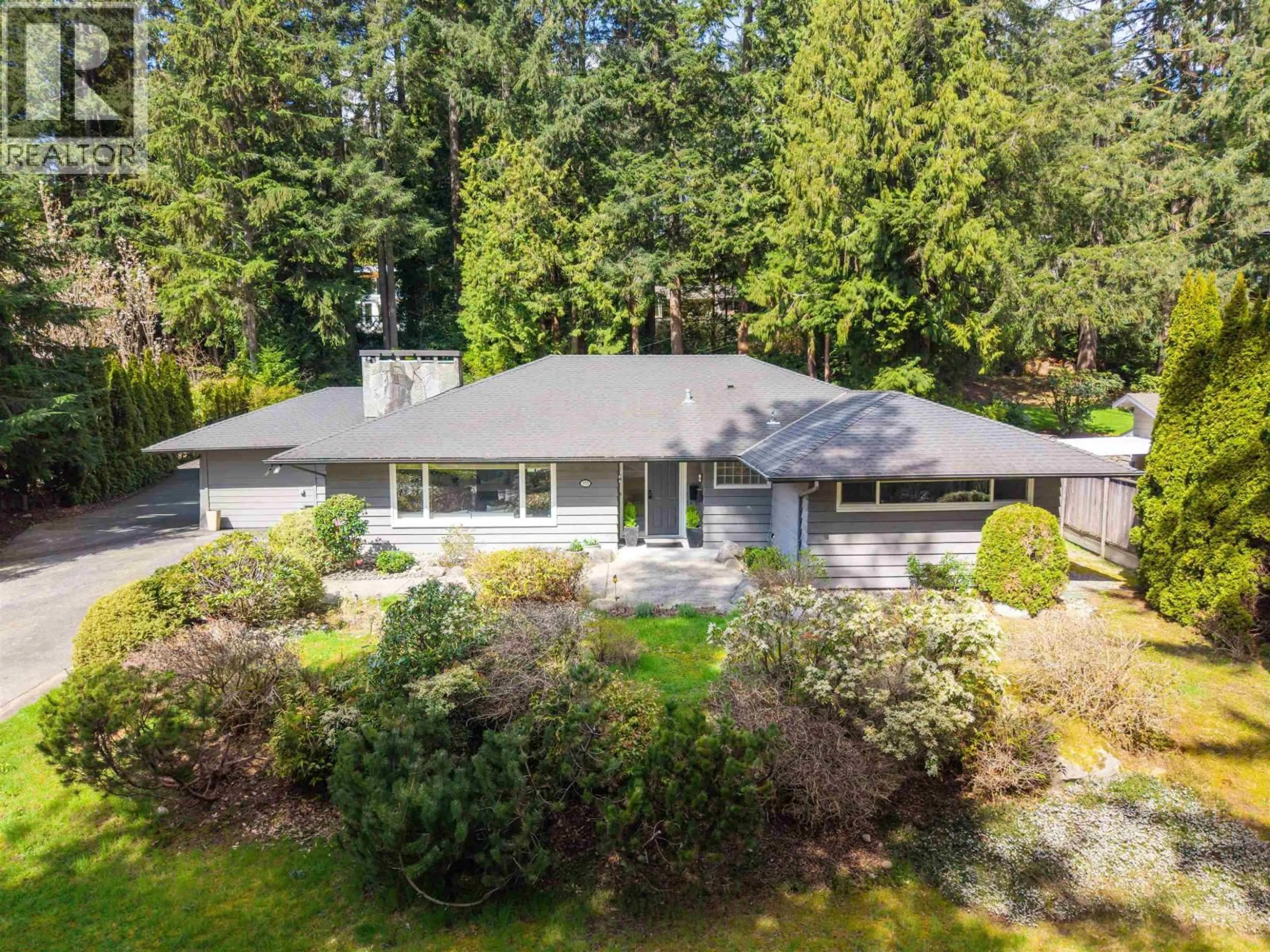 A pic from outside/outdoor area/front of a property/back of a property/a pic from drone, unknown for 355 RABBIT LANE, West Vancouver British Columbia V7S1J1
