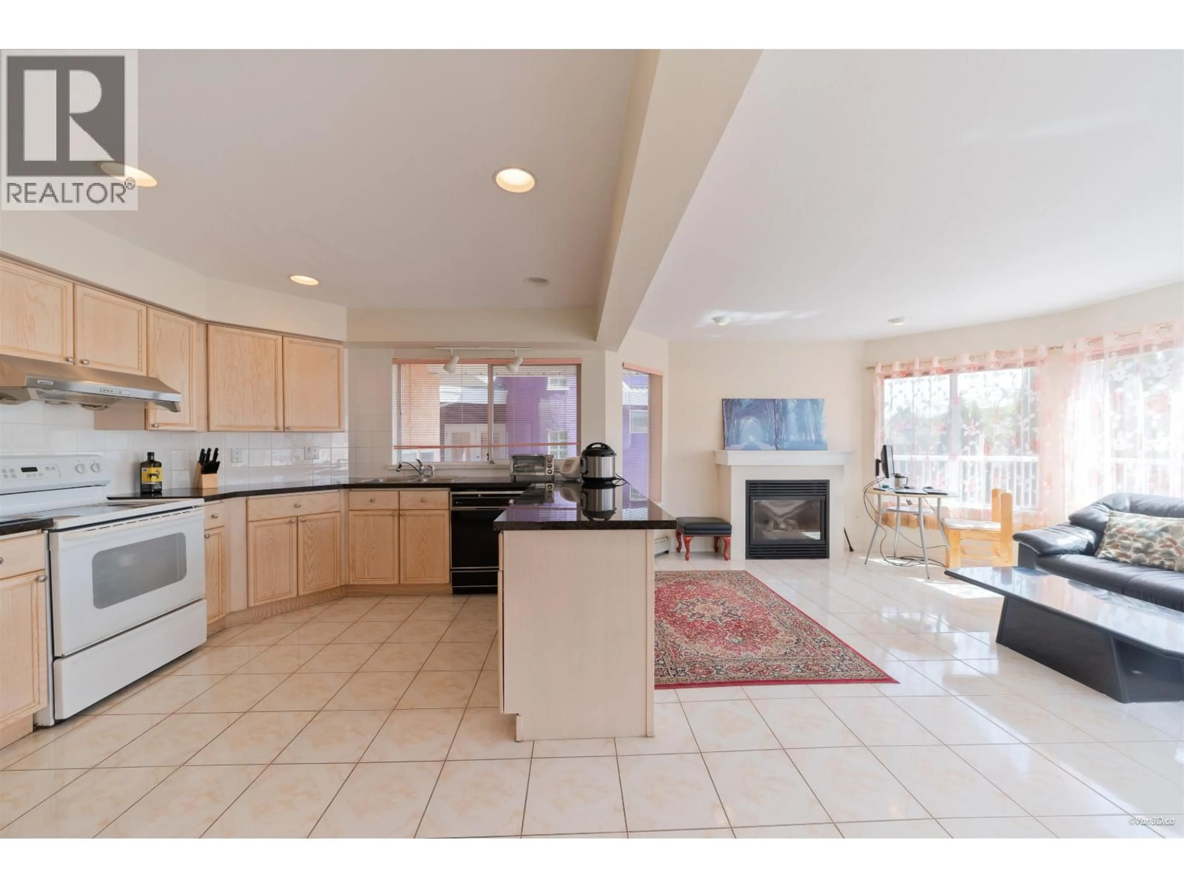 Open concept kitchen, ceramic/tile floor for 6758 KITCHENER STREET, Burnaby British Columbia V5B2J9