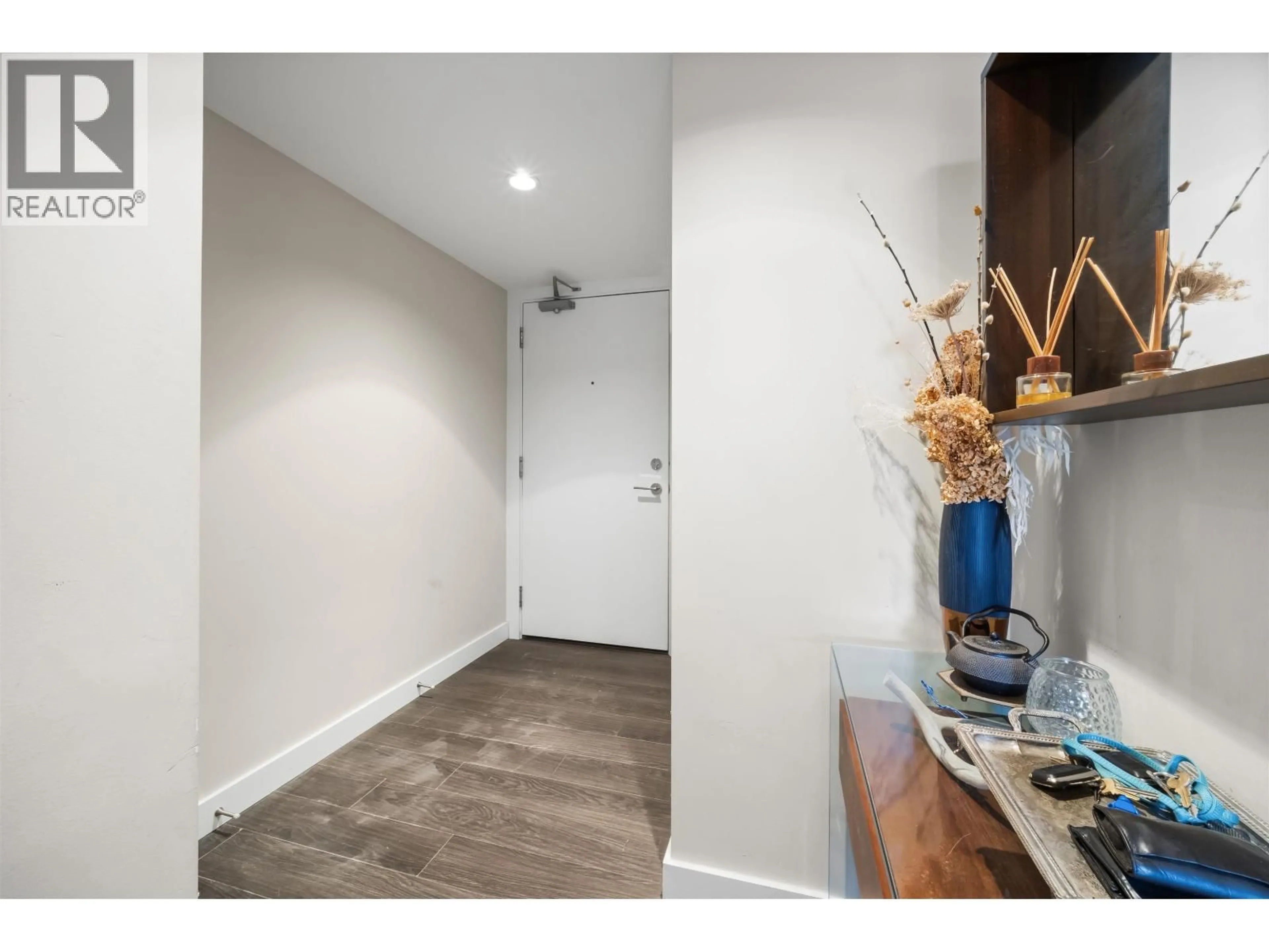 Indoor entryway for 1206 - 602 COMO LAKE AVENUE, Coquitlam British Columbia V3J0G2