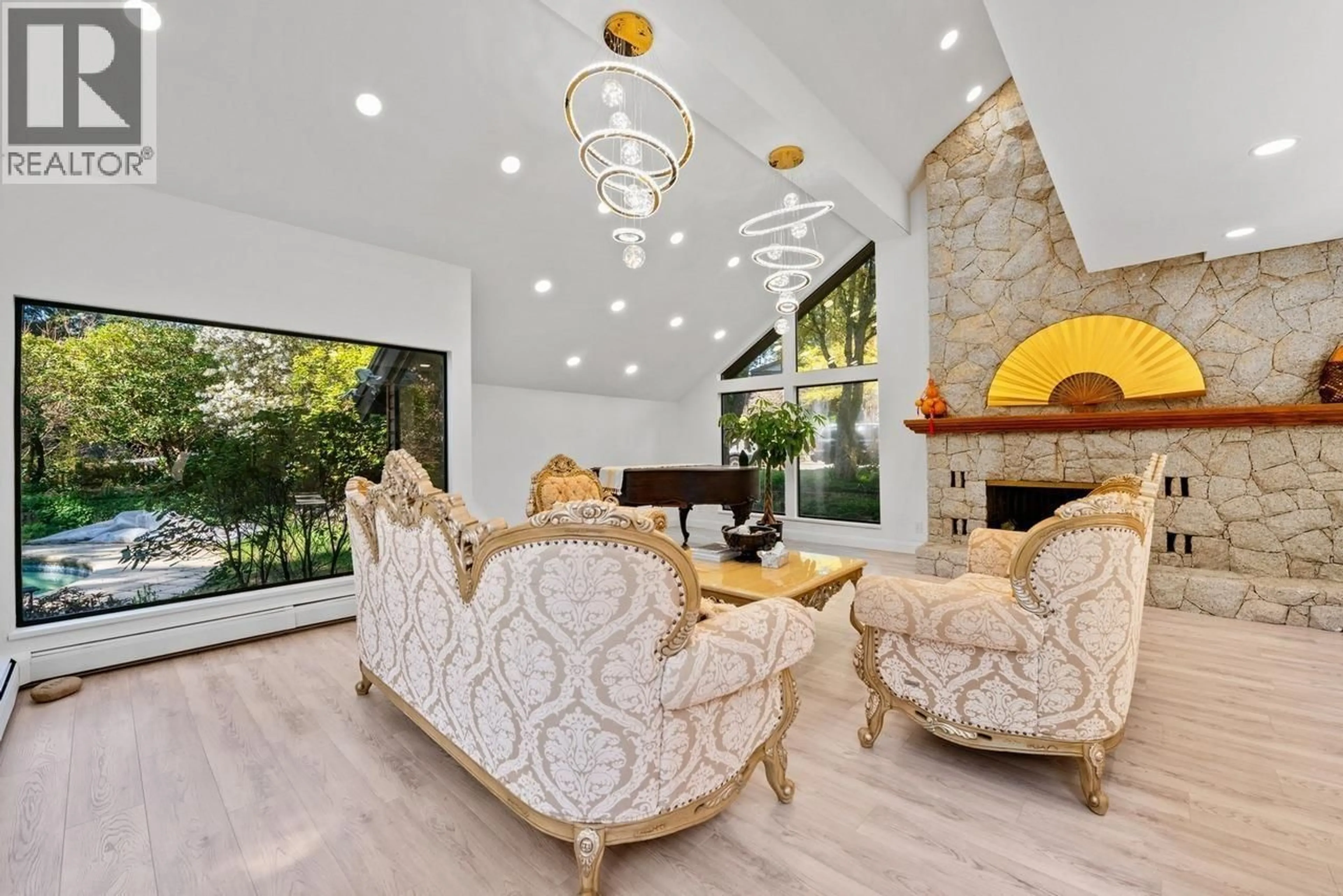 Living room with furniture, unknown for 5260 KEW ROAD, West Vancouver British Columbia V7W2W2