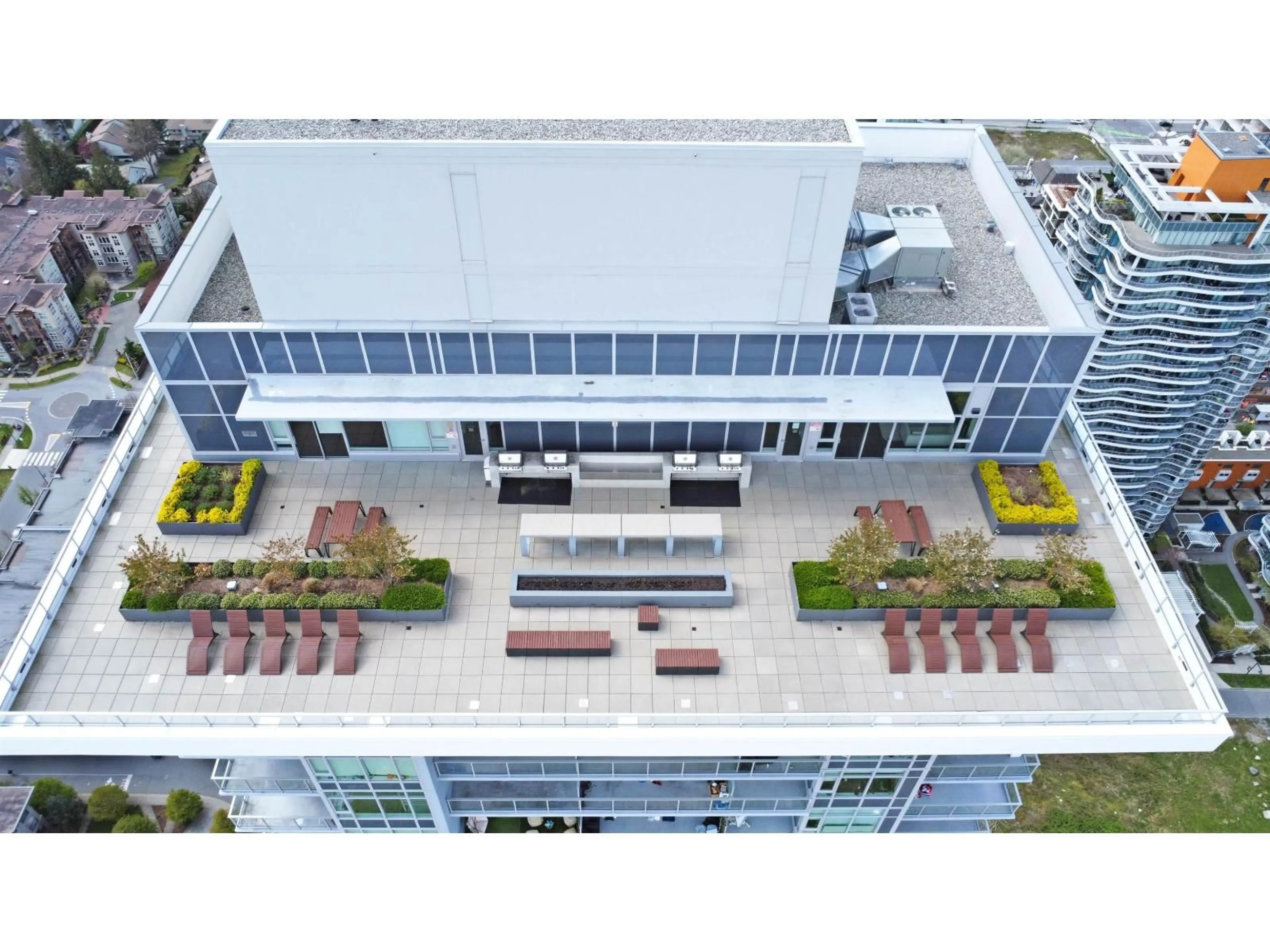 A pic from outside/outdoor area/front of a property/back of a property/a pic from drone, building for 616 - 13350 CENTRAL AVENUE, Surrey British Columbia V3T0S1