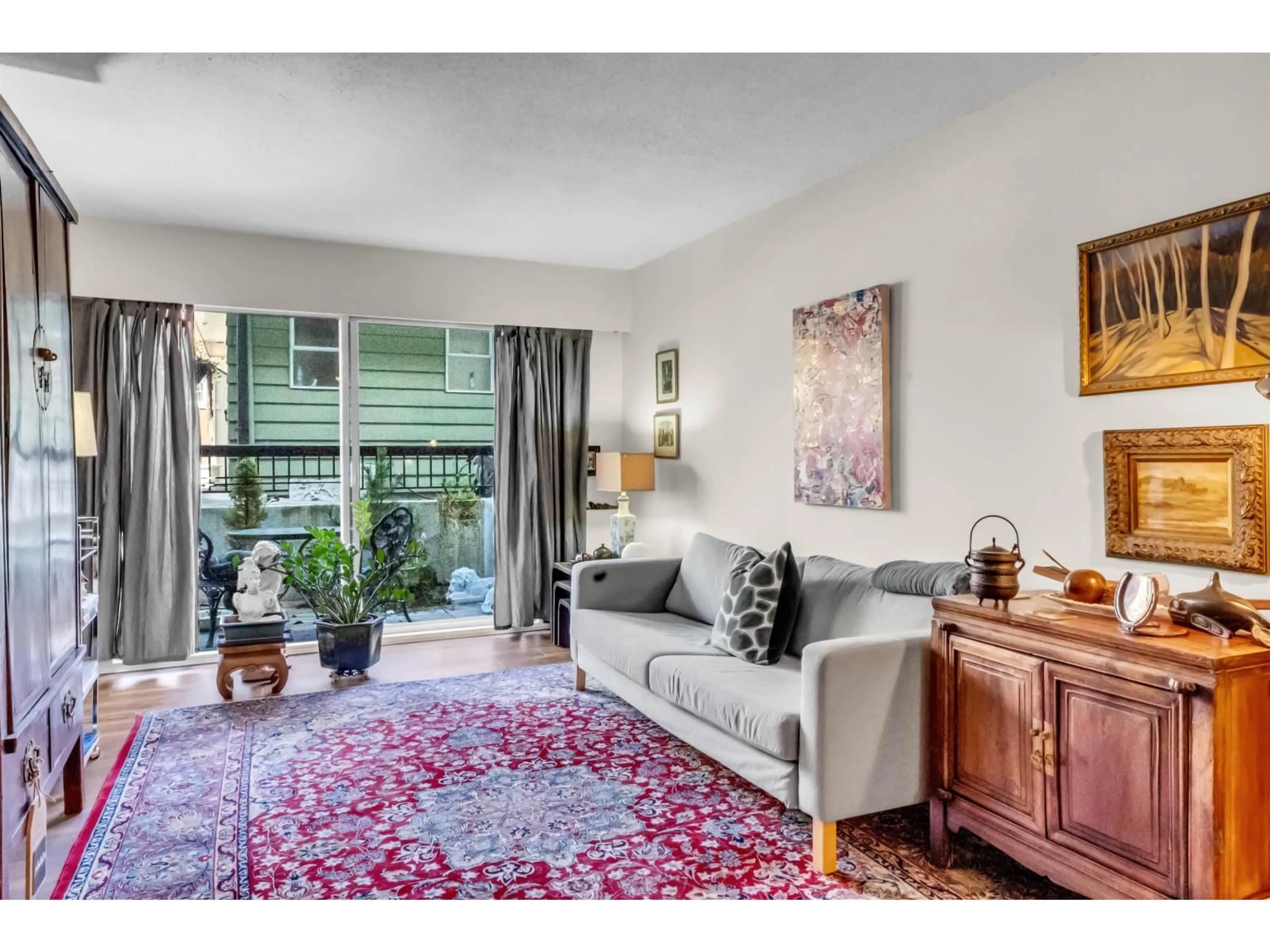 Living room with furniture, carpet floor for 137B - 8635 120 STREET, Delta British Columbia V4C6R5