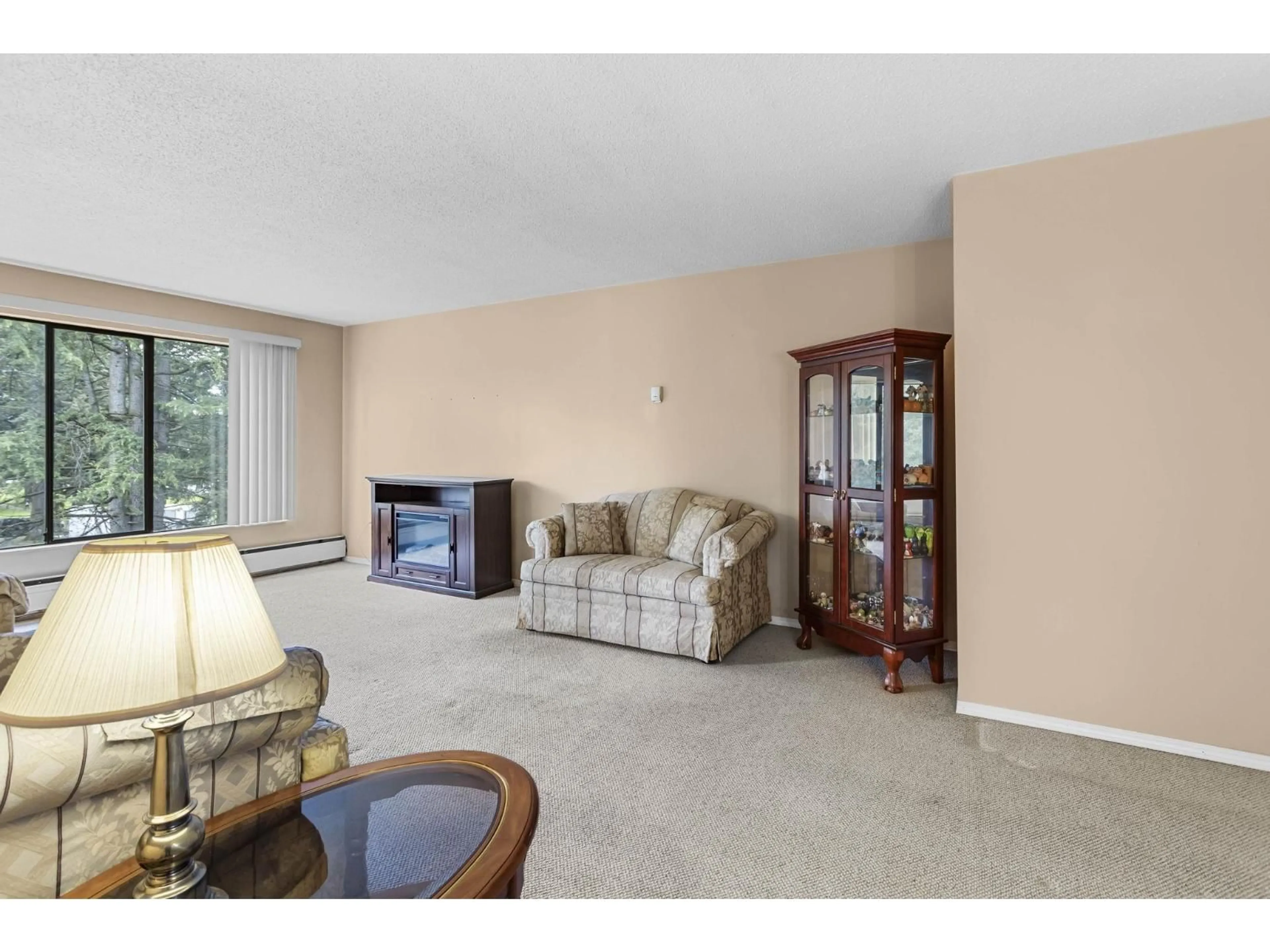 Living room with furniture, unknown for 311 - 32175 OLD YALE ROAD, Abbotsford British Columbia V2T2C8