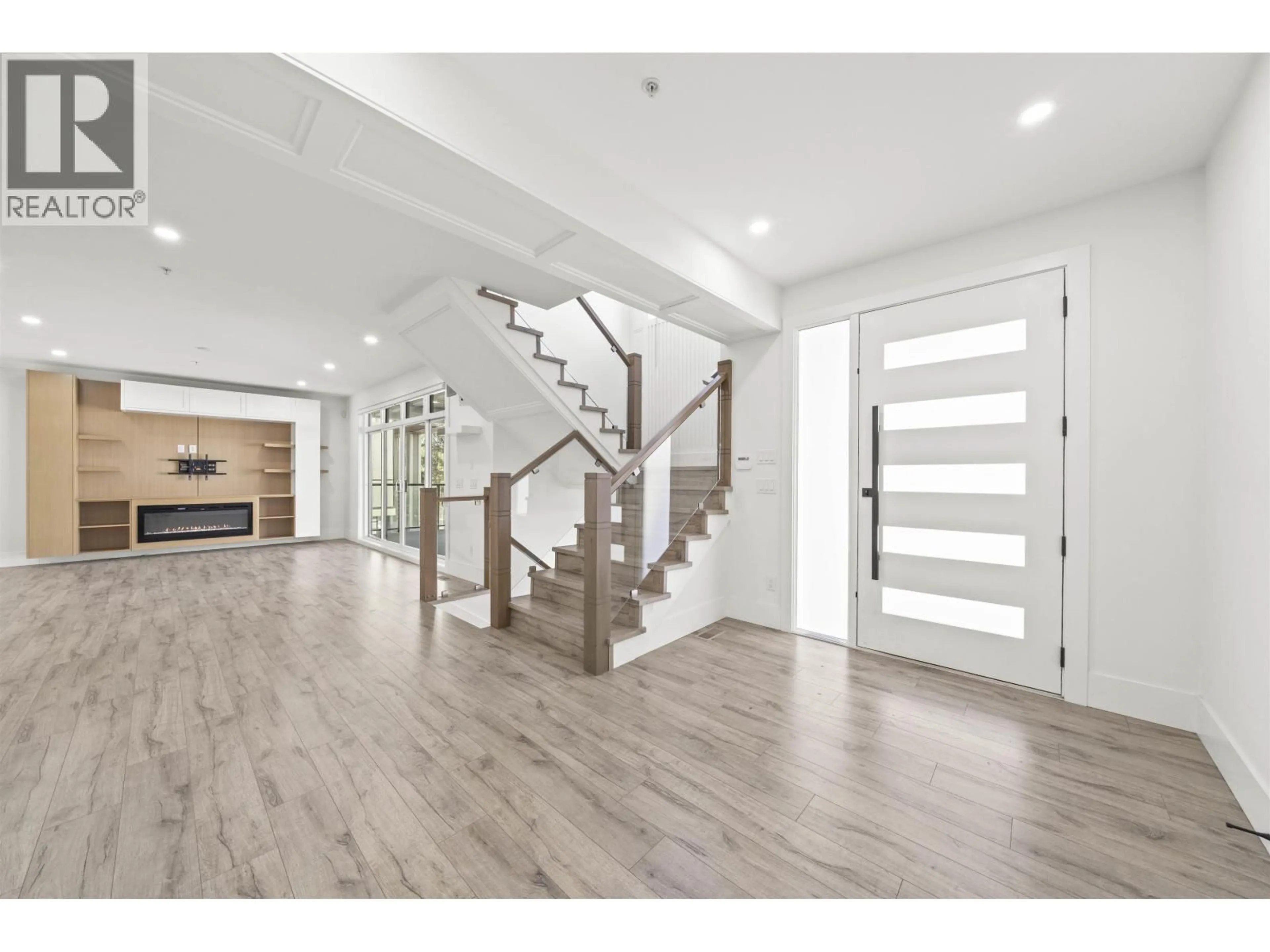 Indoor foyer for 10500 MCVEETY STREET, Maple Ridge British Columbia V2W0K3