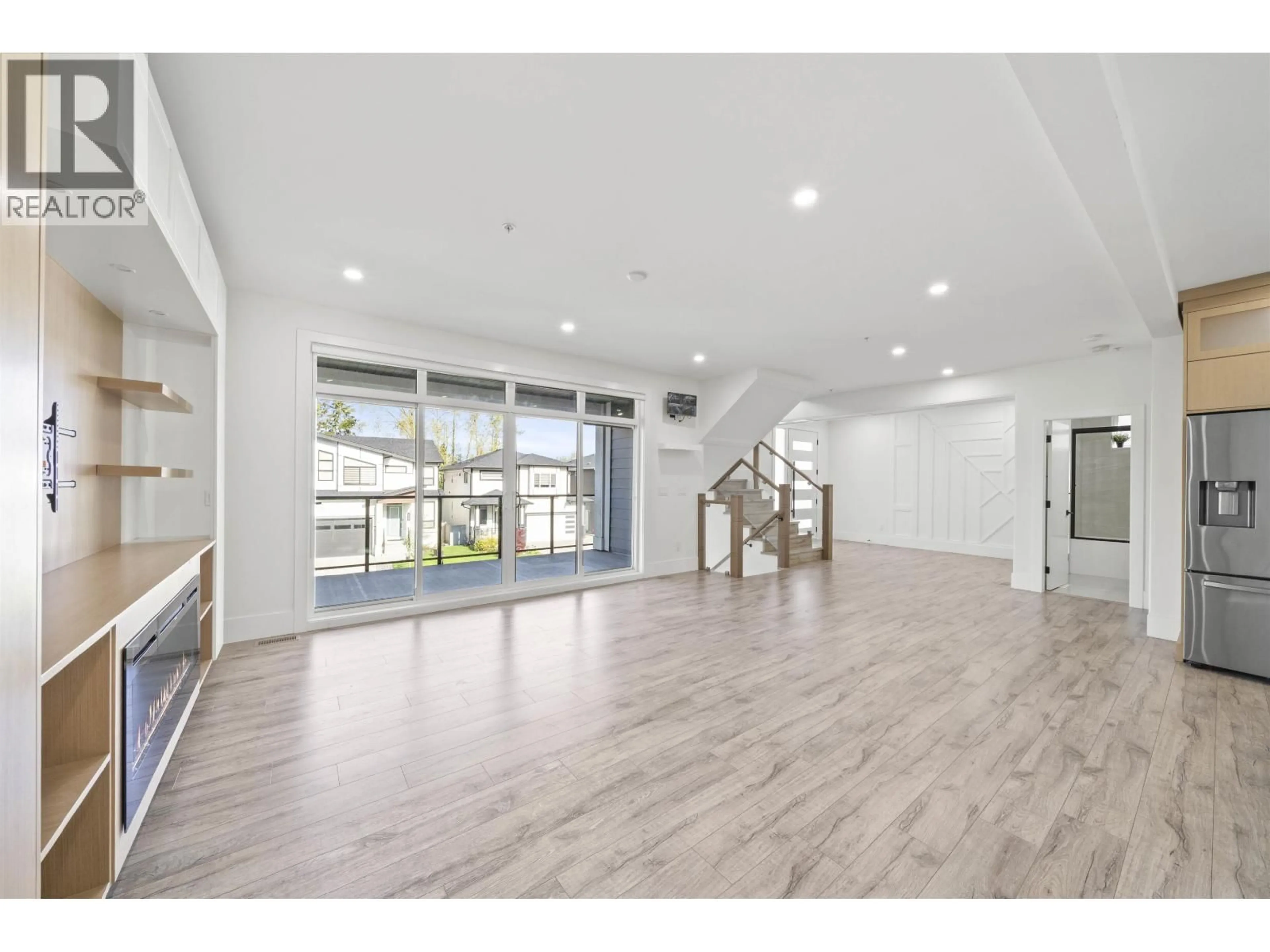Indoor foyer for 10500 MCVEETY STREET, Maple Ridge British Columbia V2W0K3