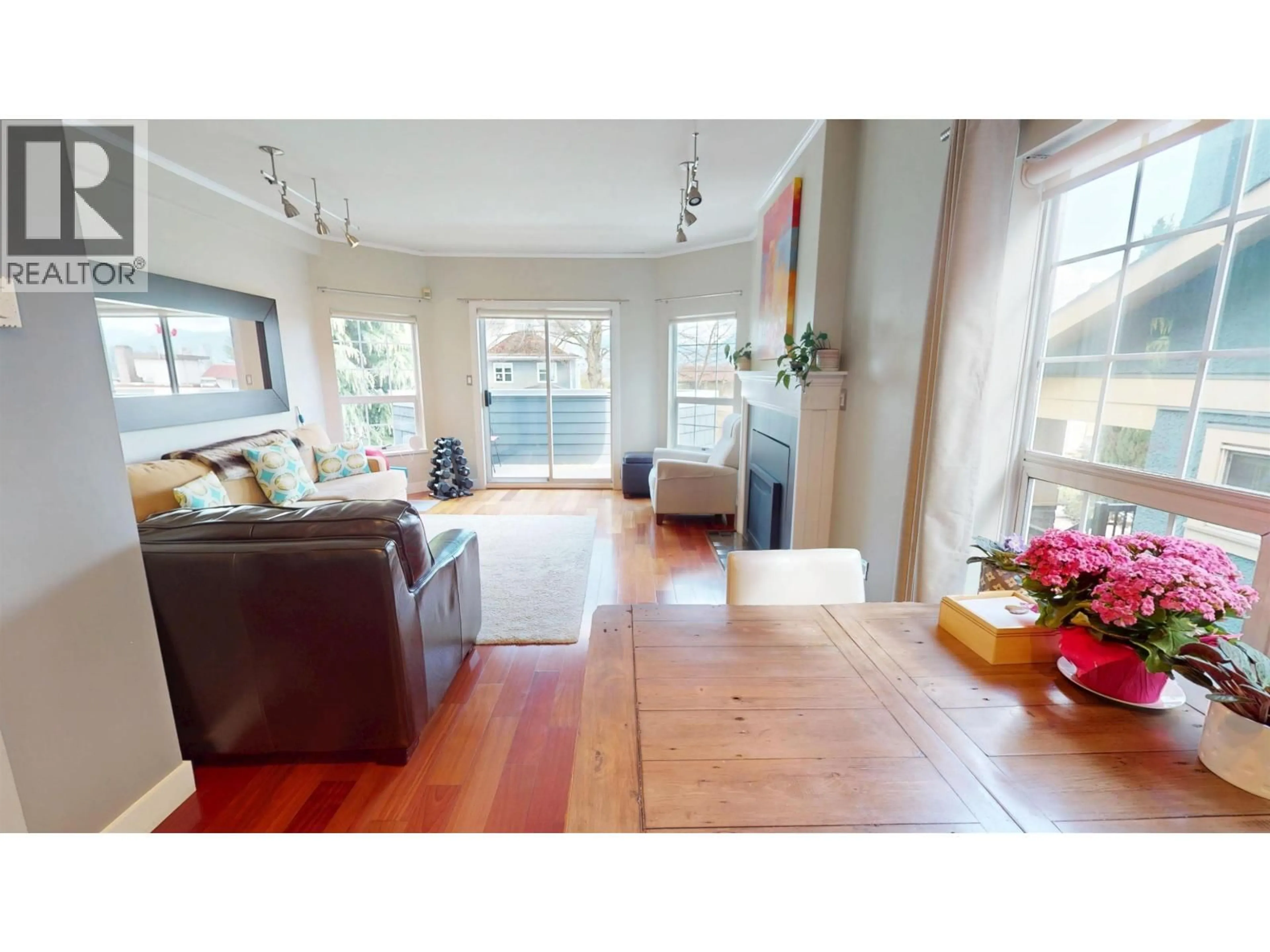 Living room with furniture, wood/laminate floor for 2158 3RD AVENUE, Vancouver British Columbia V6K1L1