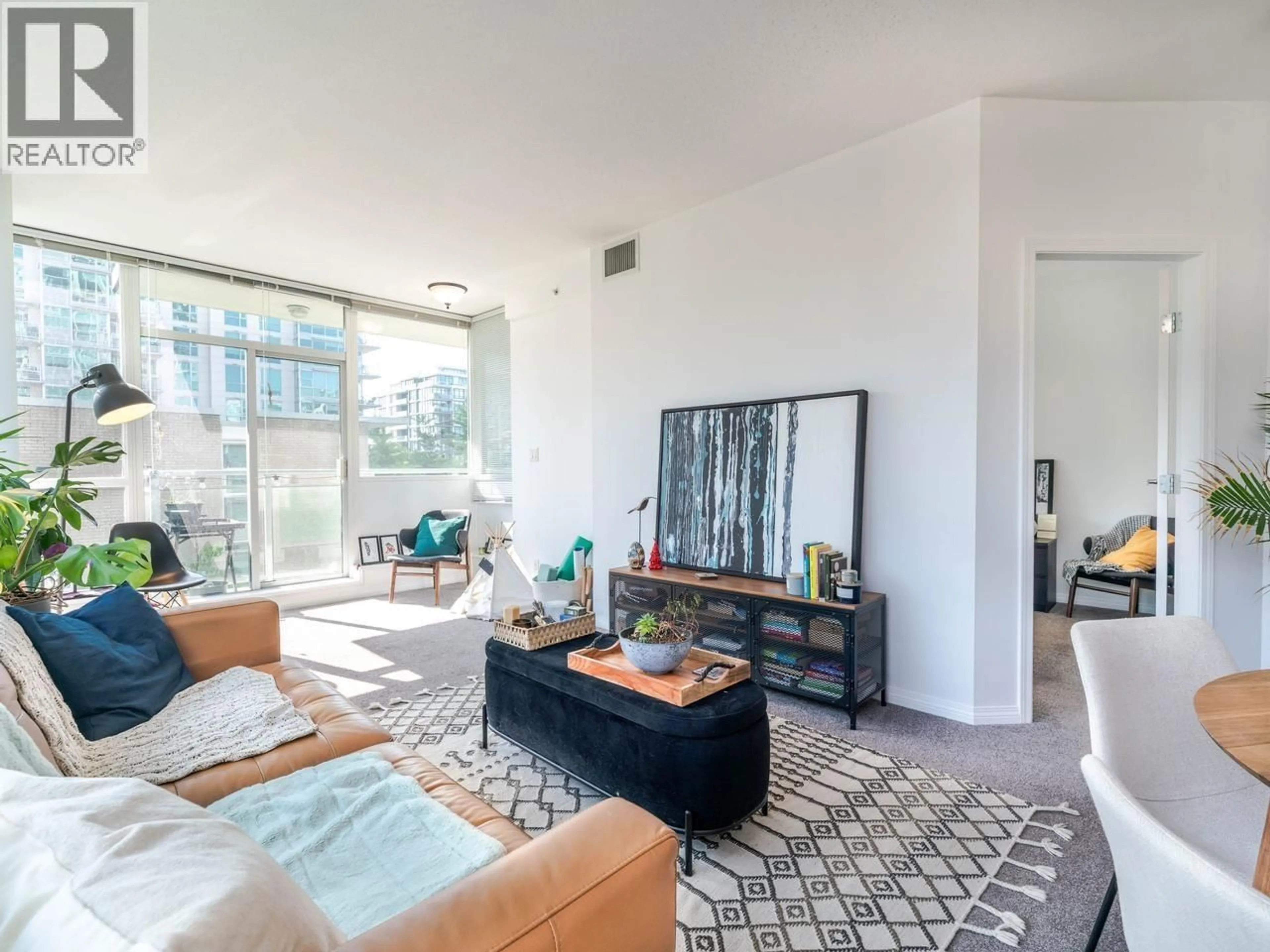 Living room with furniture, unknown for 401 - 138 ESPLANADE, North Vancouver British Columbia V7L4X9