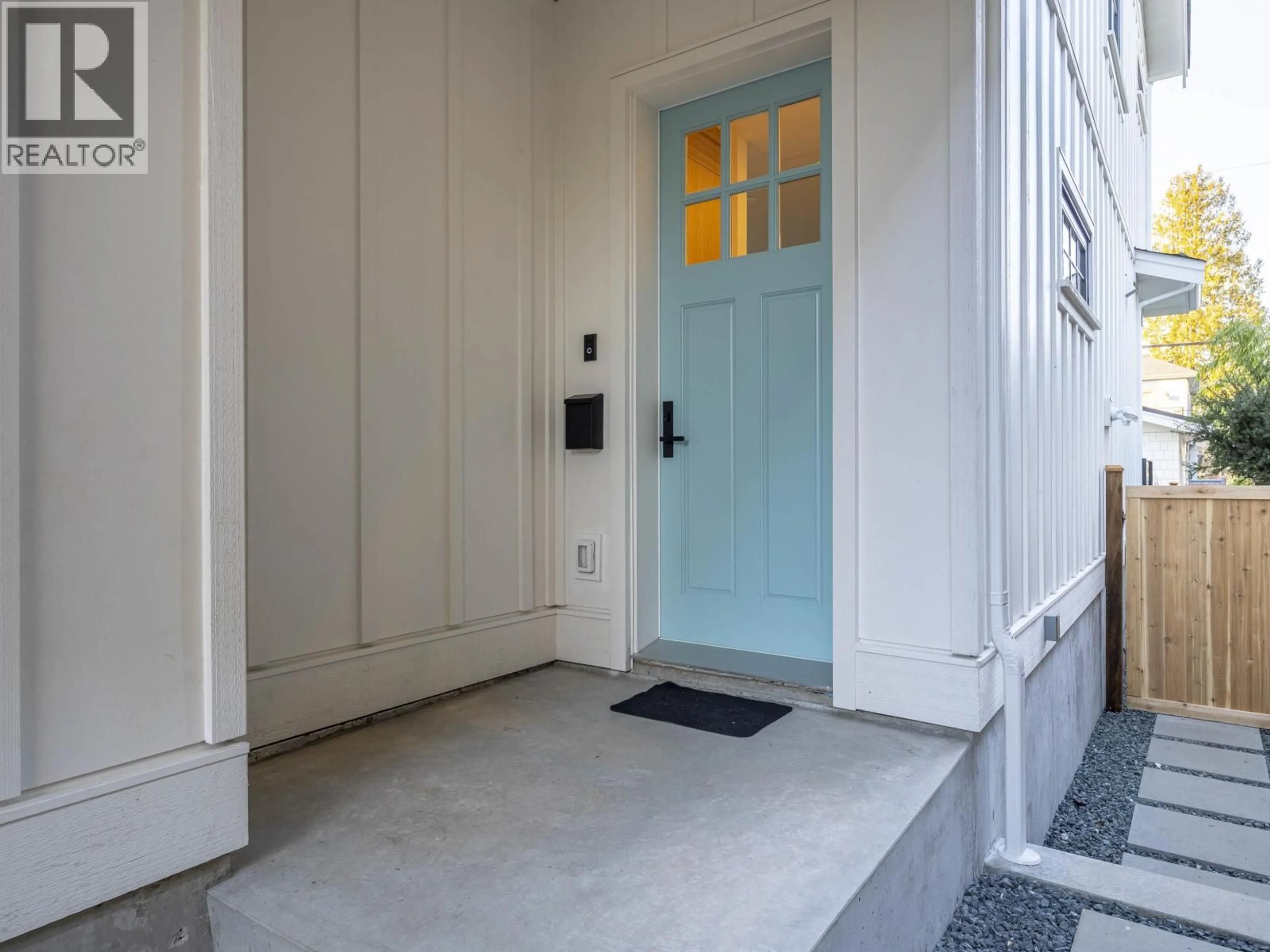 Indoor entryway for 2 - 3919 18TH AVENUE, Vancouver British Columbia V6S1B6