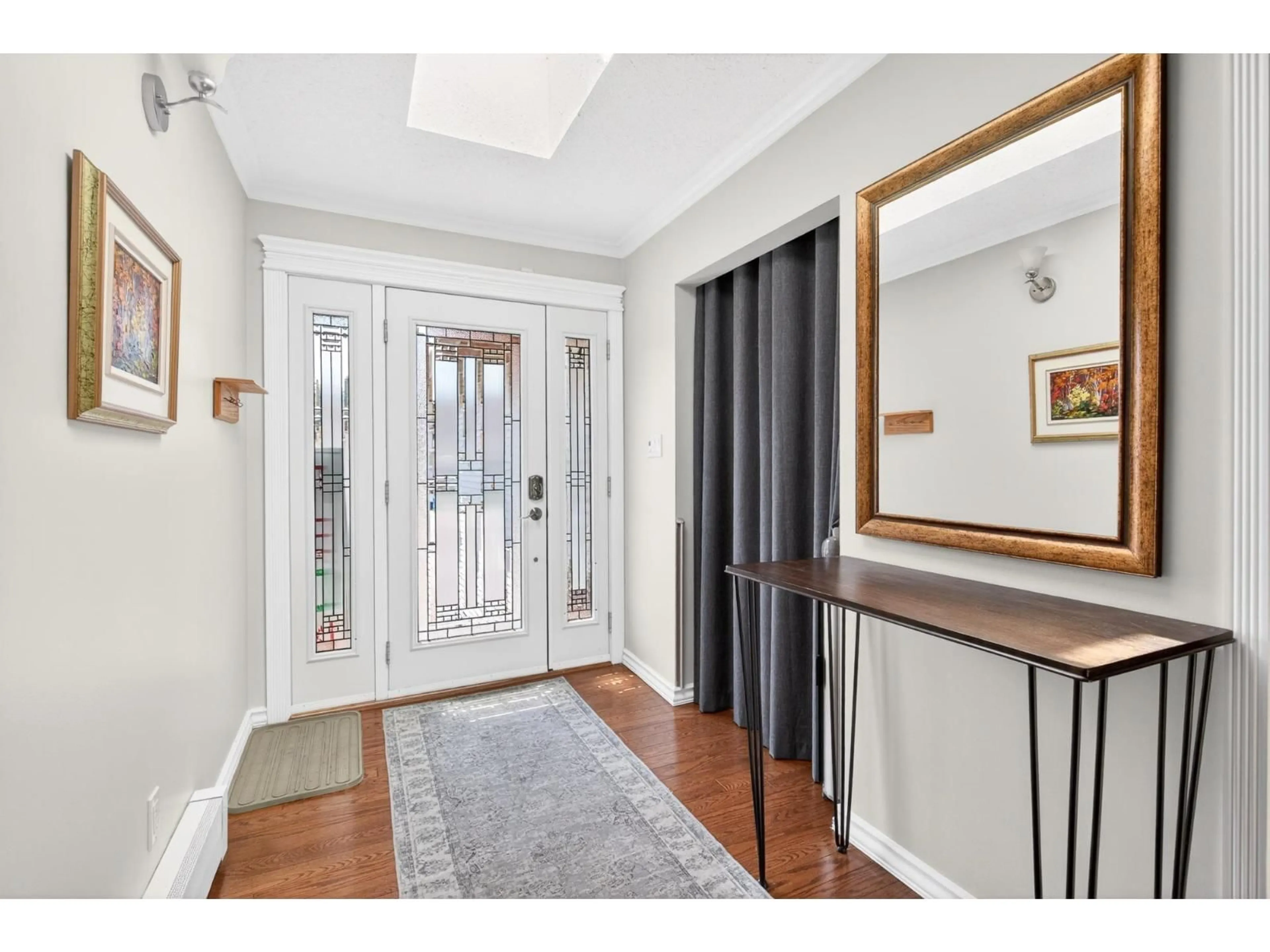 Indoor entryway for 19939 51 AVENUE, Langley British Columbia V3A7P2