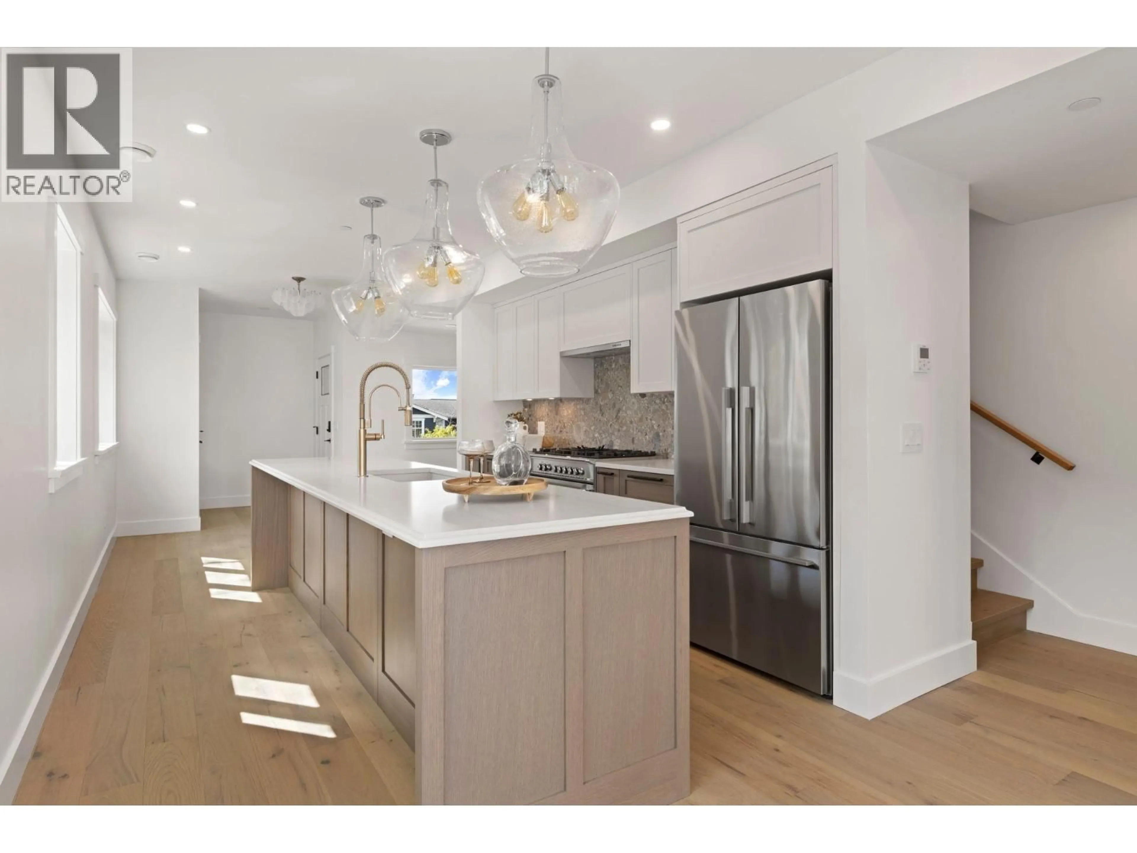 Open concept kitchen, unknown for 1 - 326 14TH STREET, North Vancouver British Columbia V7M1P6