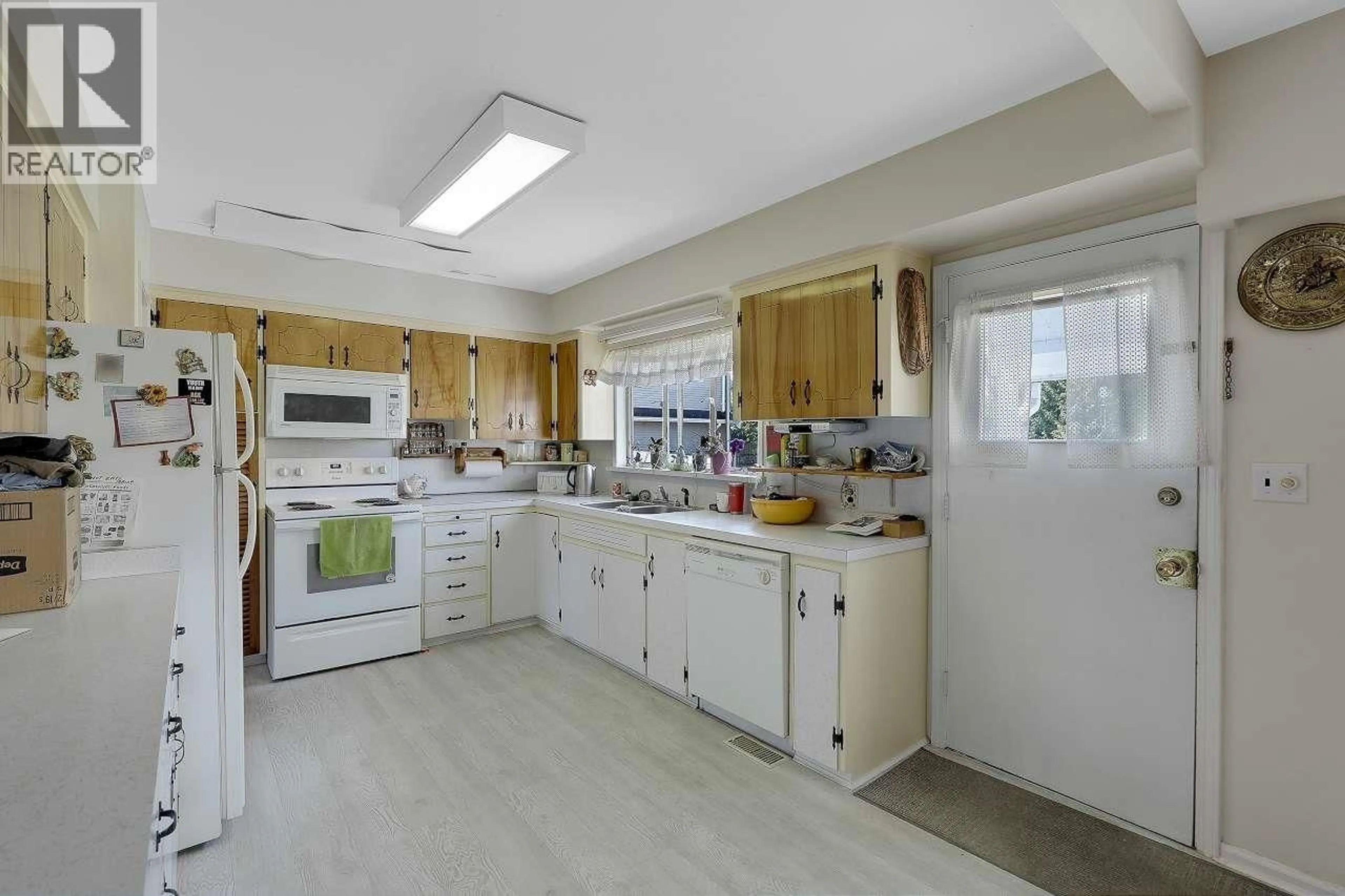 Standard kitchen, ceramic/tile floor for 7291 GILBERT ROAD, Richmond British Columbia V7C3W4
