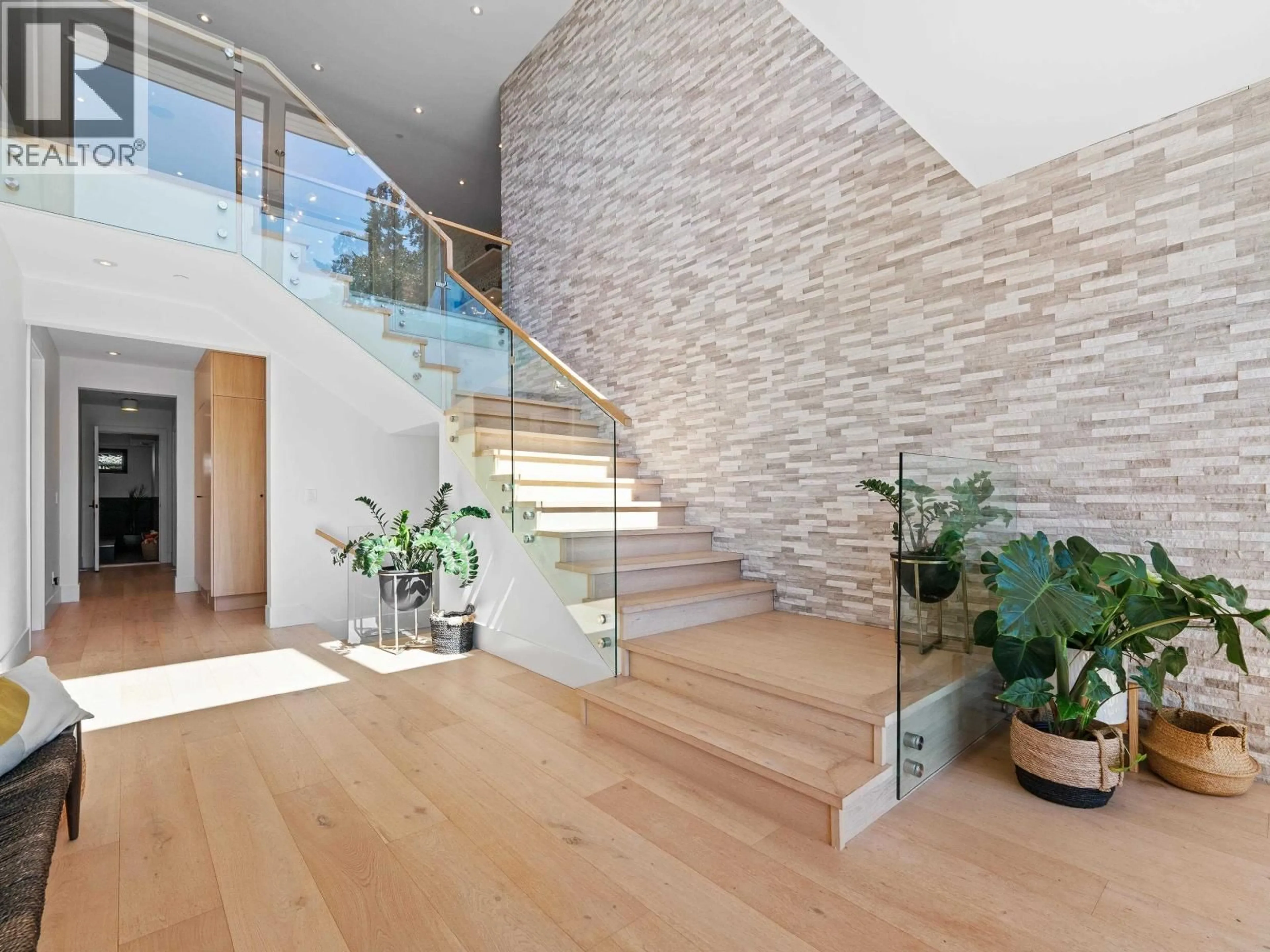 Unknown for 4701 PICCADILLY SOUTH ROAD, West Vancouver British Columbia V7W1J8