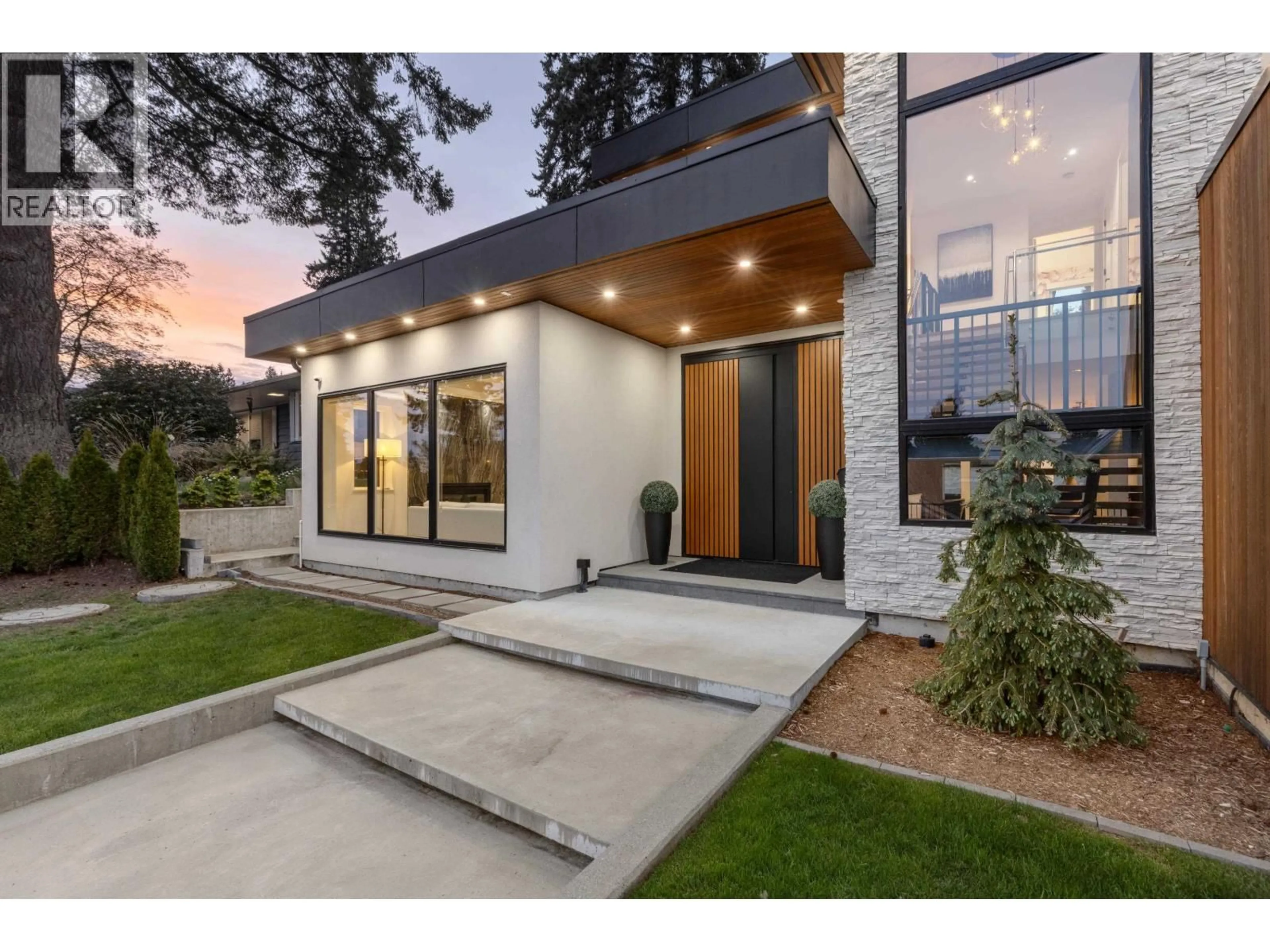 Home with brick exterior material, street for 976 MELBOURNE AVENUE, North Vancouver British Columbia V7R1N9