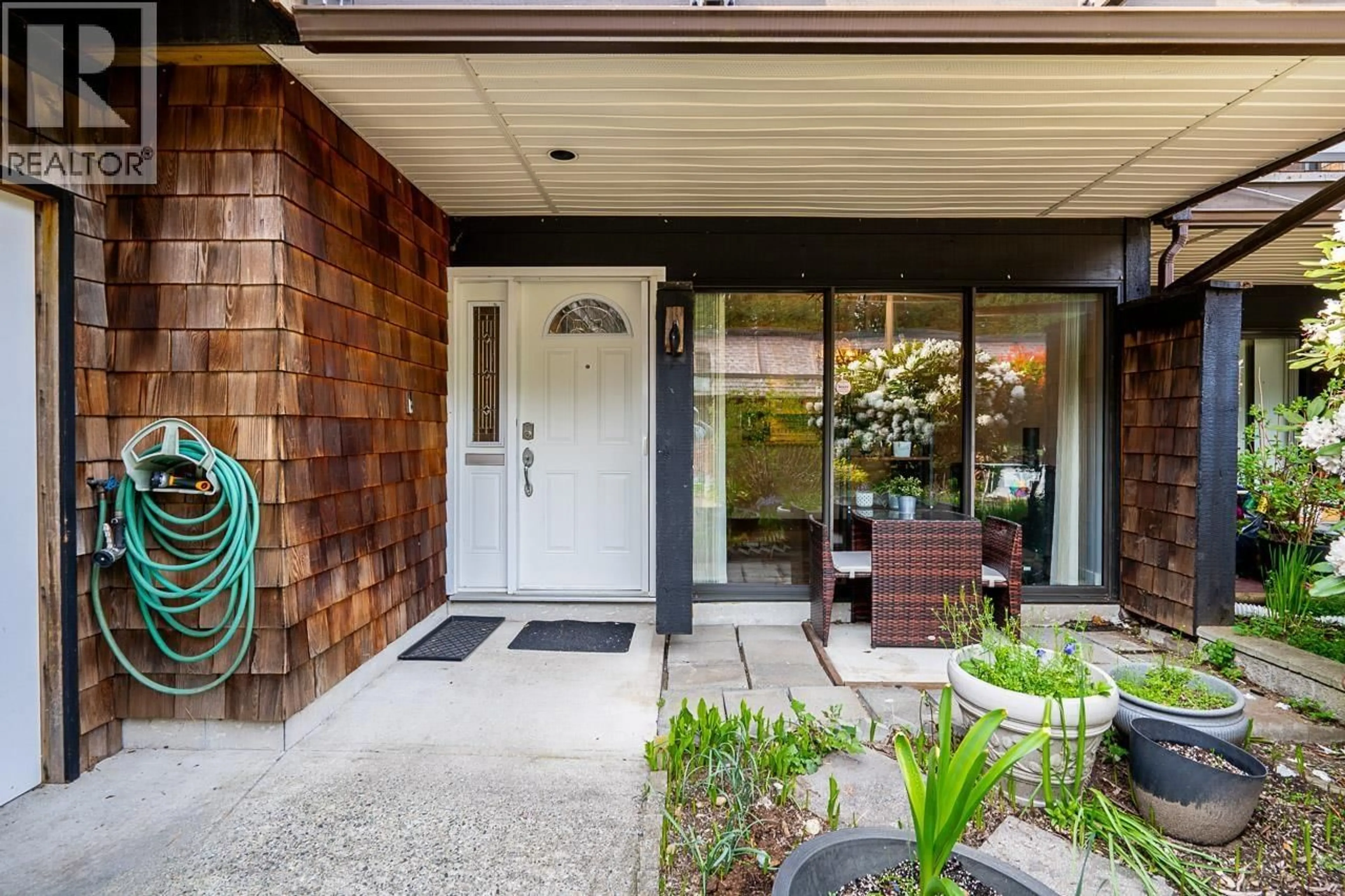 Indoor entryway for 9963 MILLBURN COURT, Burnaby British Columbia V3N4M8