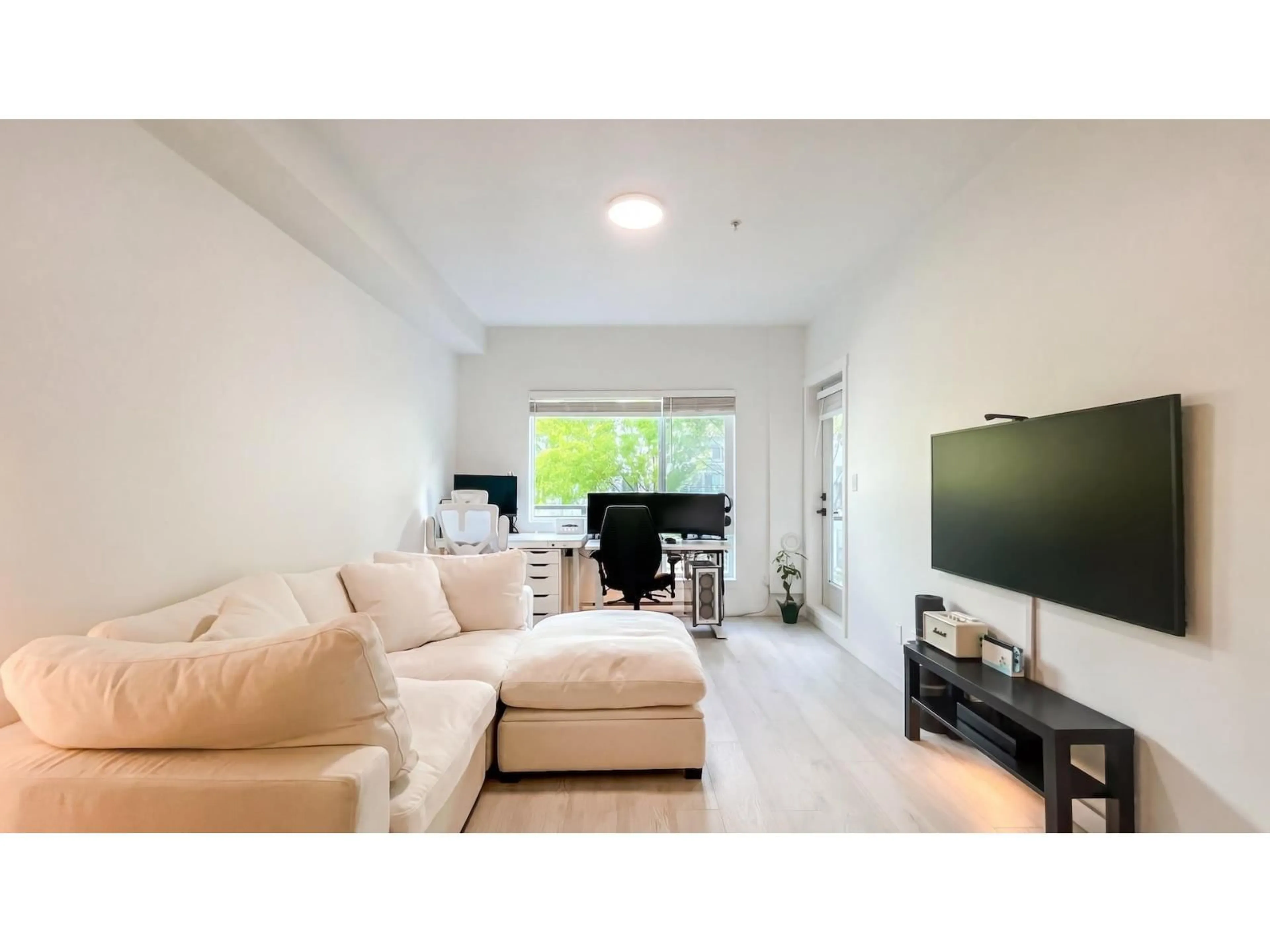 Living room with furniture, unknown for 215 - 13733 107A AVENUE, Surrey British Columbia V3T0B7