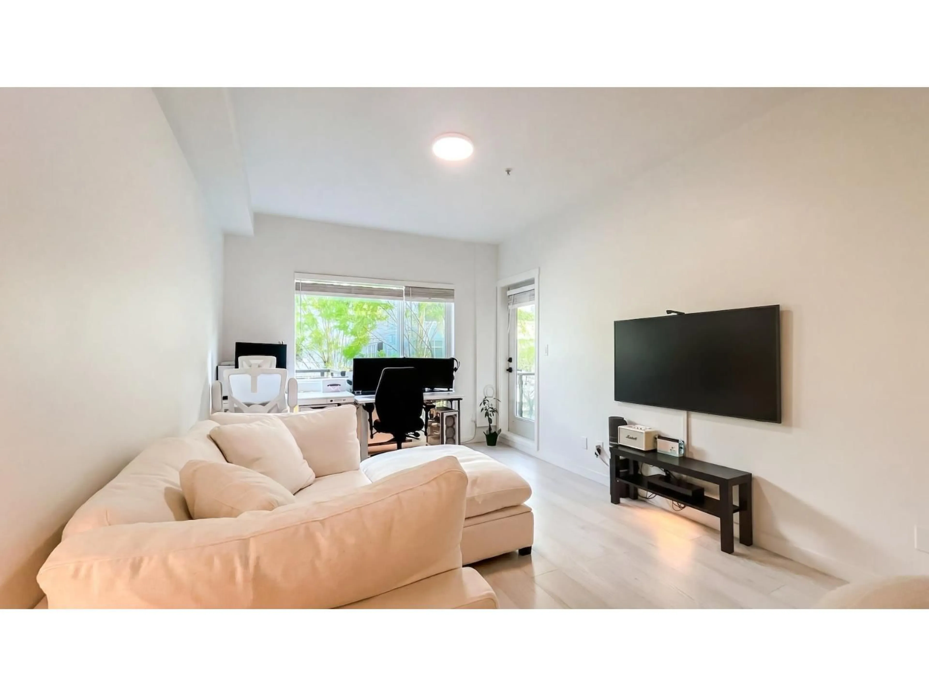 Living room with furniture, unknown for 215 - 13733 107A AVENUE, Surrey British Columbia V3T0B7