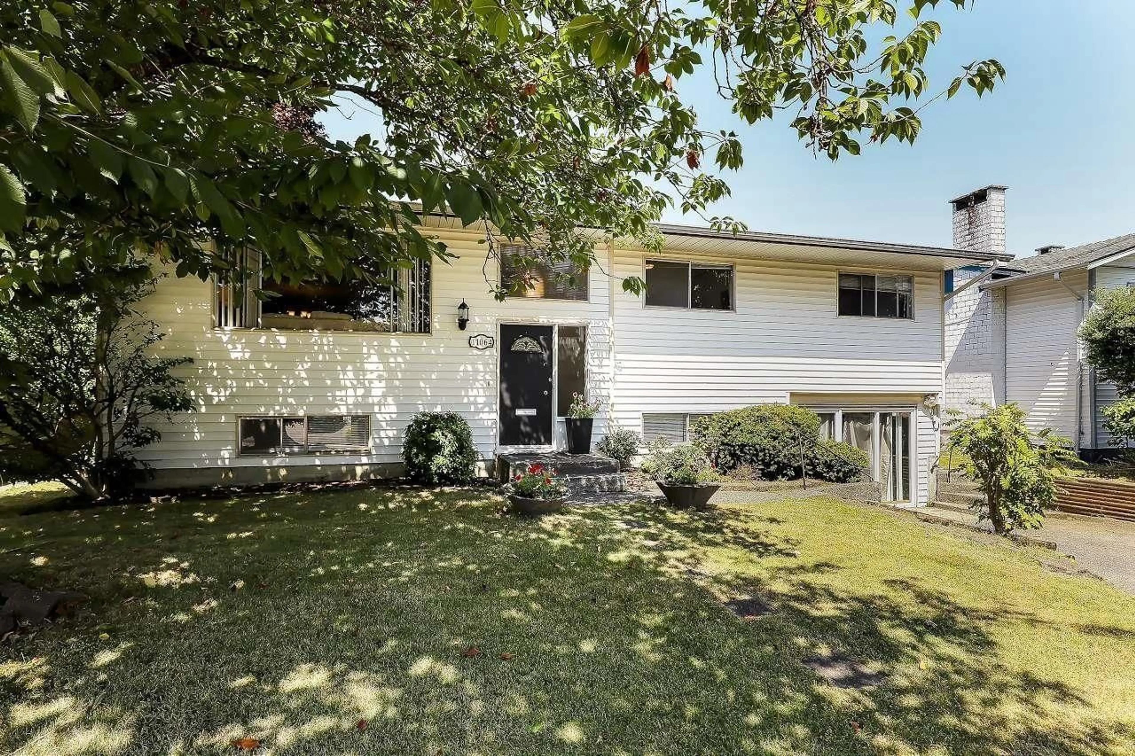 A pic from outside/outdoor area/front of a property/back of a property/a pic from drone, street for 11064 SWAN CRESCENT, Surrey British Columbia V3R5B6