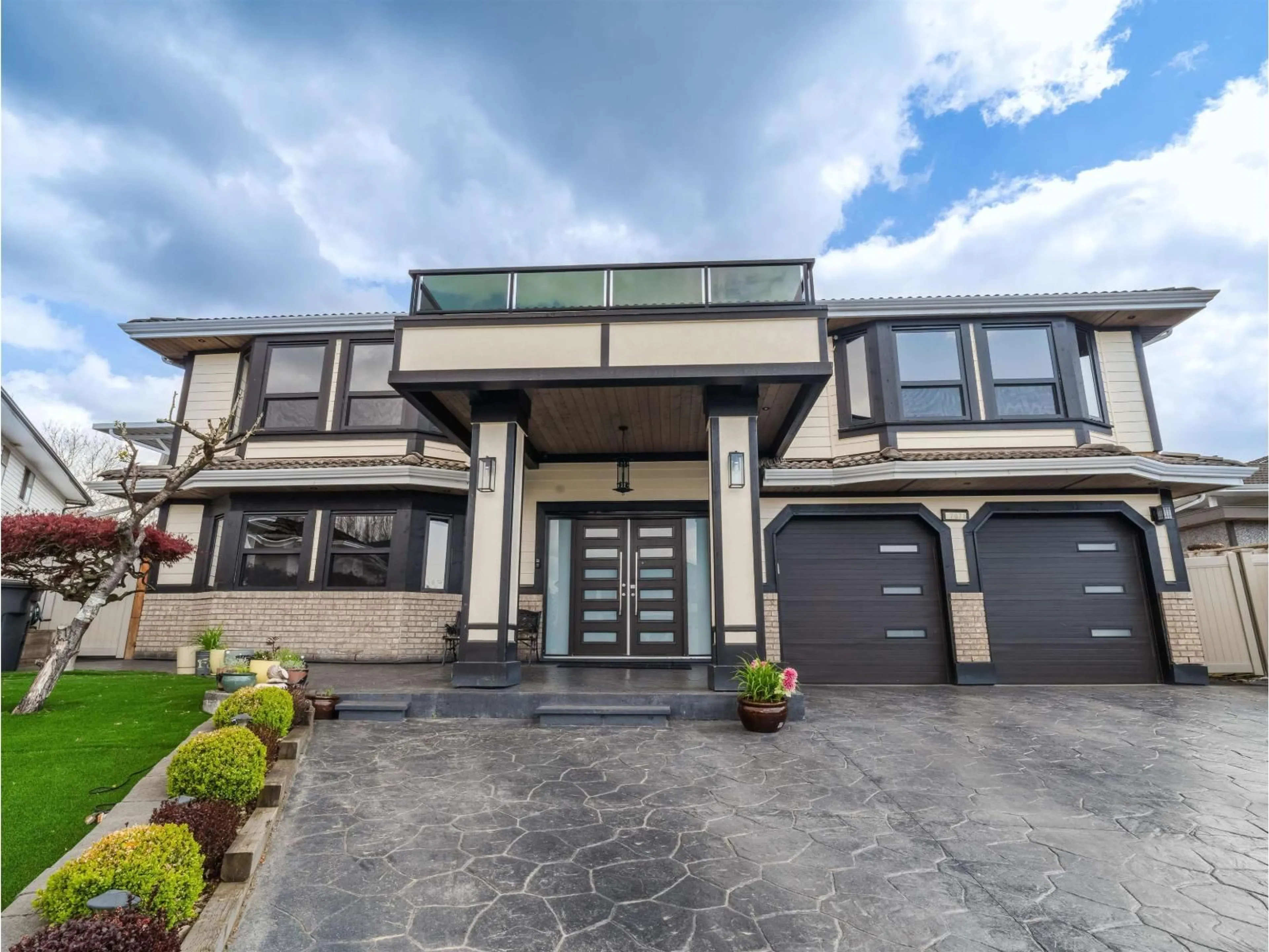 Home with vinyl exterior material, street for 7078 126A STREET, Surrey British Columbia V3W6G3