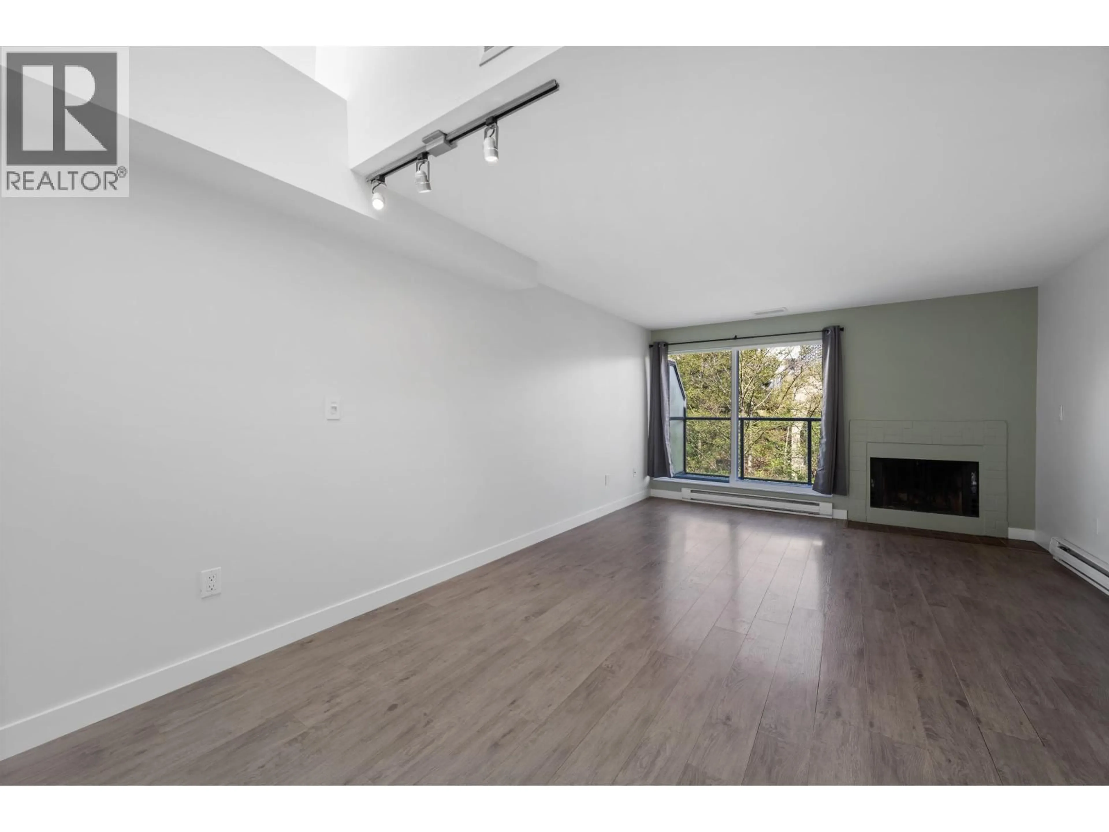 A pic of a room for 3 - 1355 4TH AVENUE, Vancouver British Columbia V6H3Y8