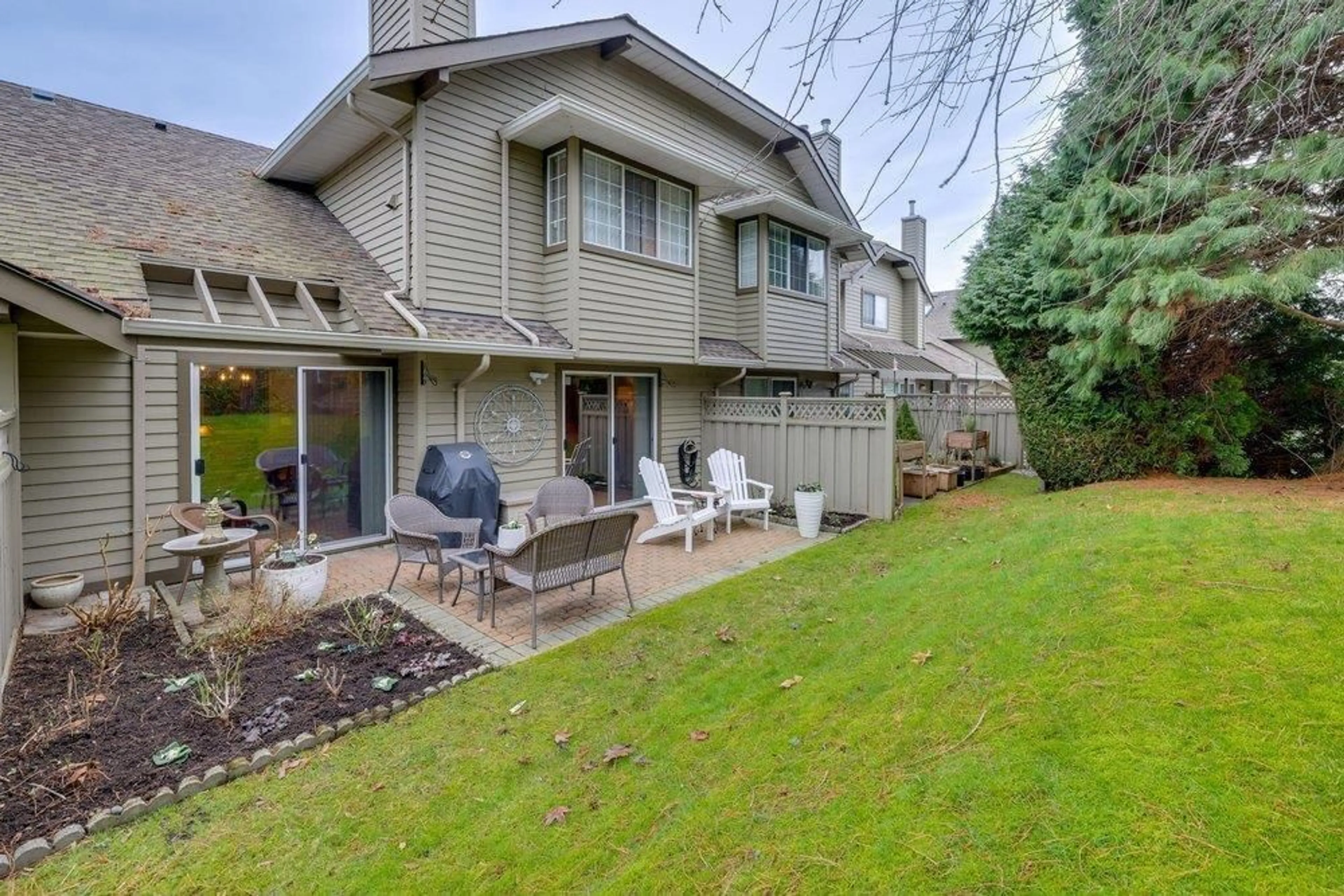 Patio, water/lake/river/ocean view for 136 - 16275 15 AVENUE, Surrey British Columbia V4A1L4