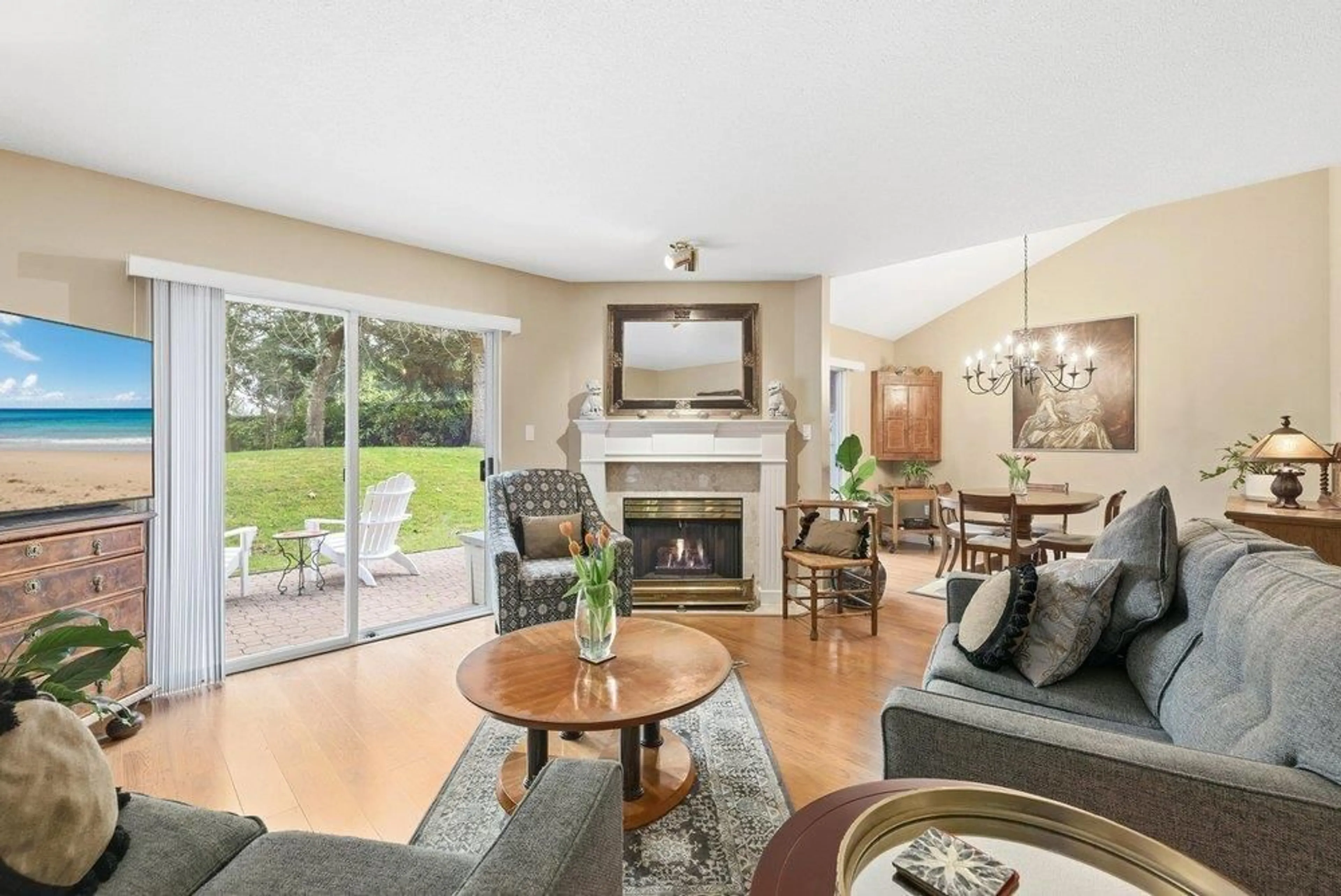 Living room with furniture, unknown for 136 - 16275 15 AVENUE, Surrey British Columbia V4A1L4