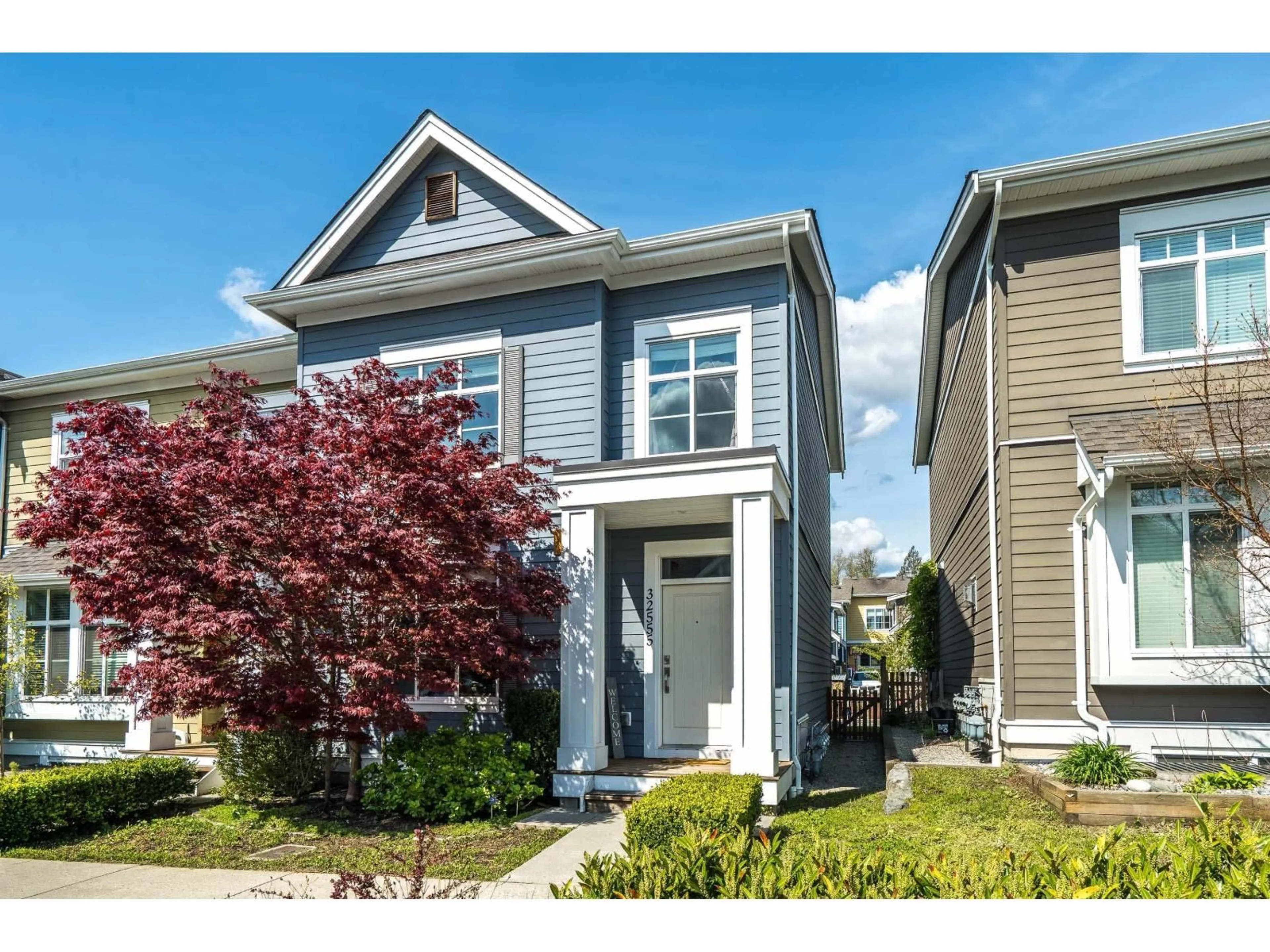 Home with vinyl exterior material, street for 32555 ROSS DRIVE, Mission British Columbia V2V0G4