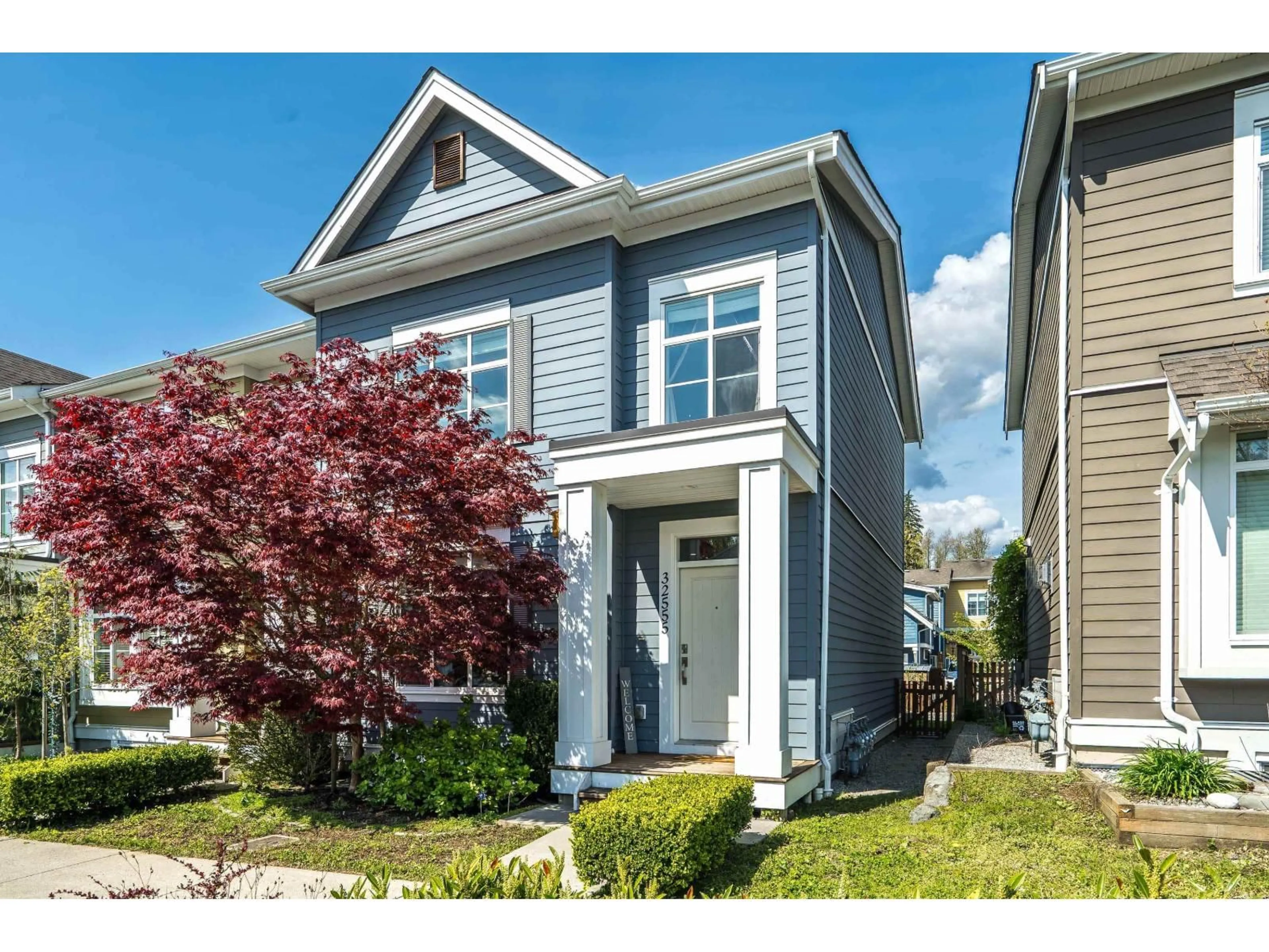 Home with vinyl exterior material, street for 32555 ROSS DRIVE, Mission British Columbia V2V0G4