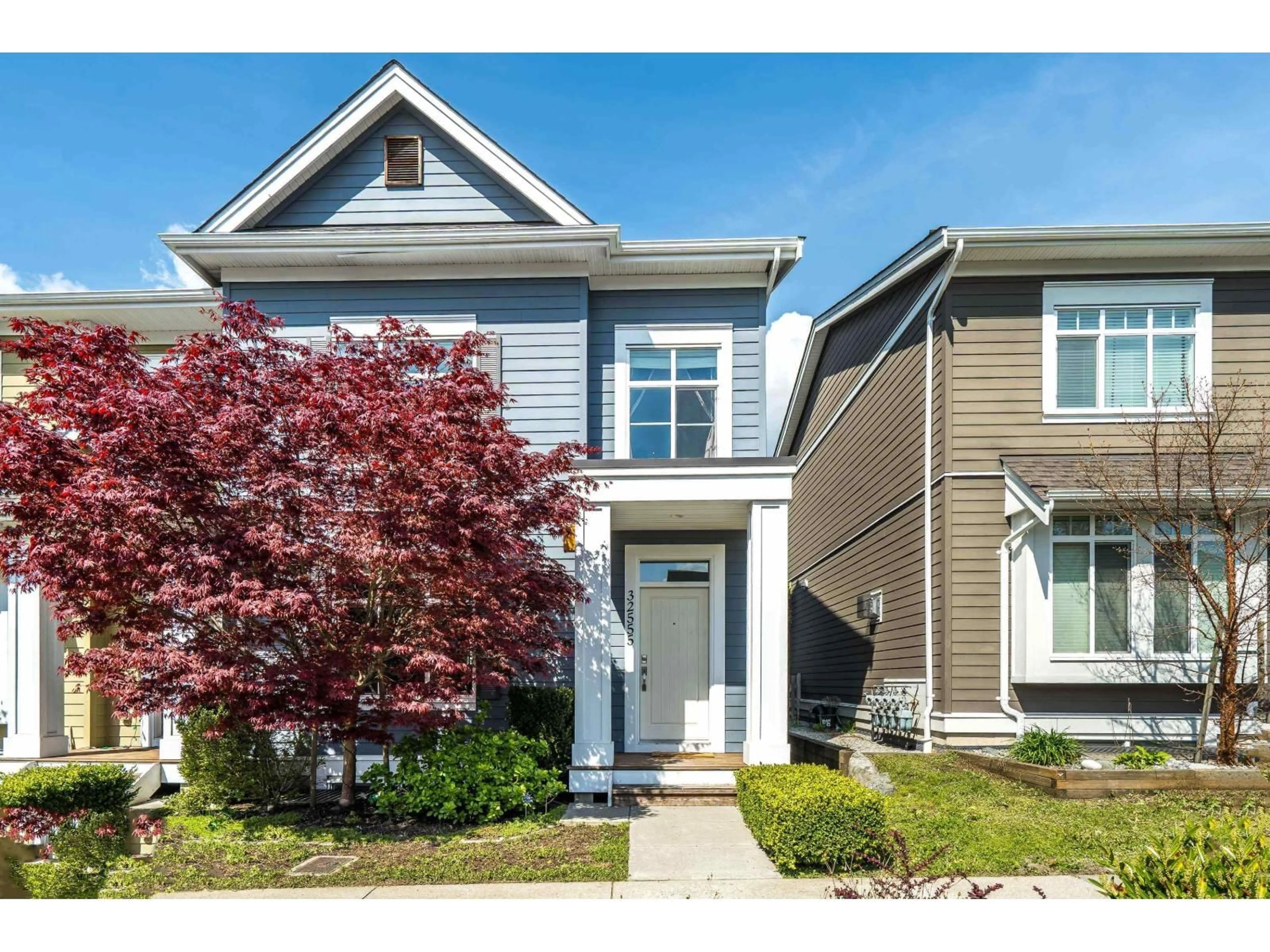 Home with vinyl exterior material, street for 32555 ROSS DRIVE, Mission British Columbia V2V0G4