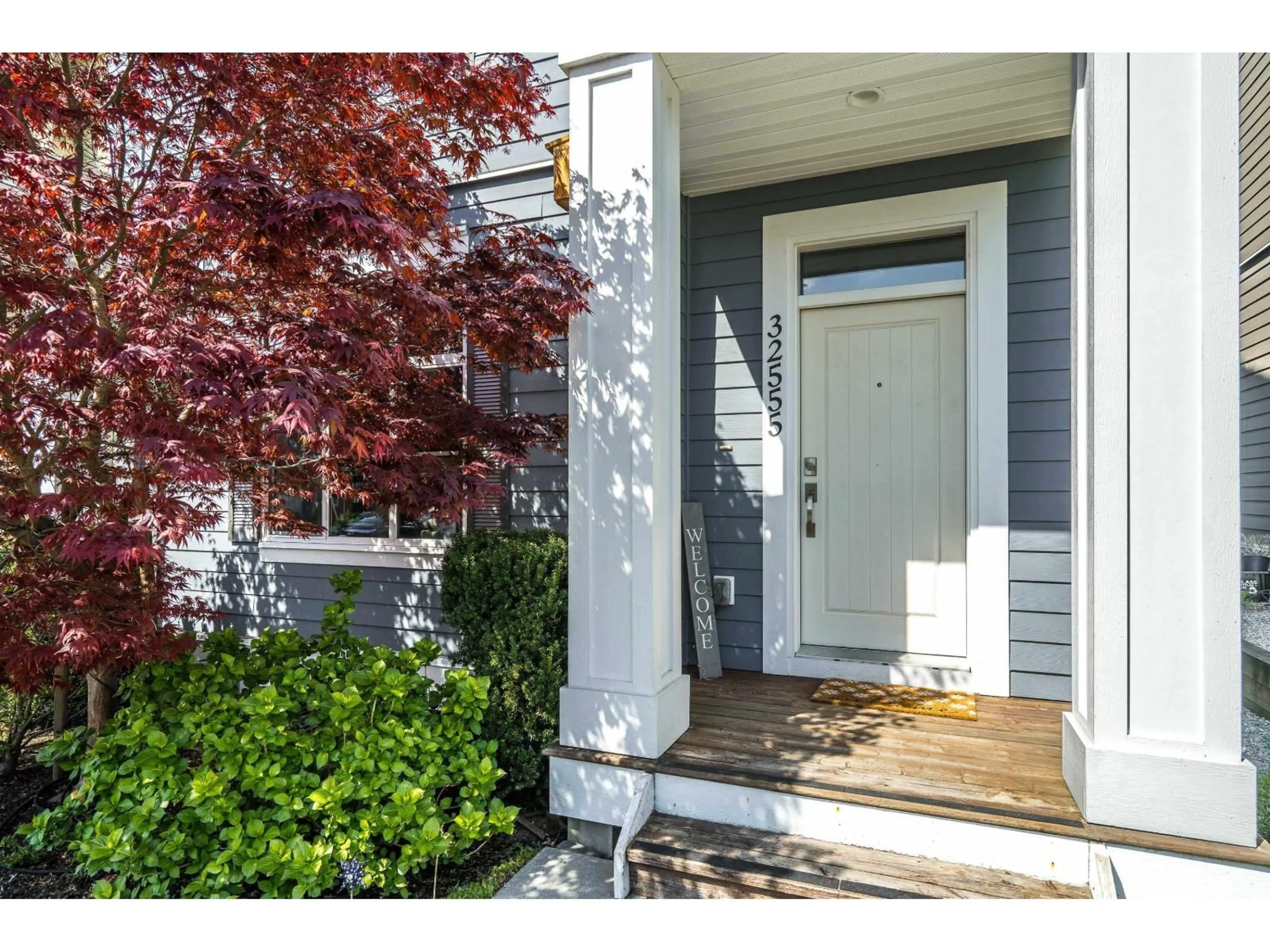 Indoor entryway for 32555 ROSS DRIVE, Mission British Columbia V2V0G4