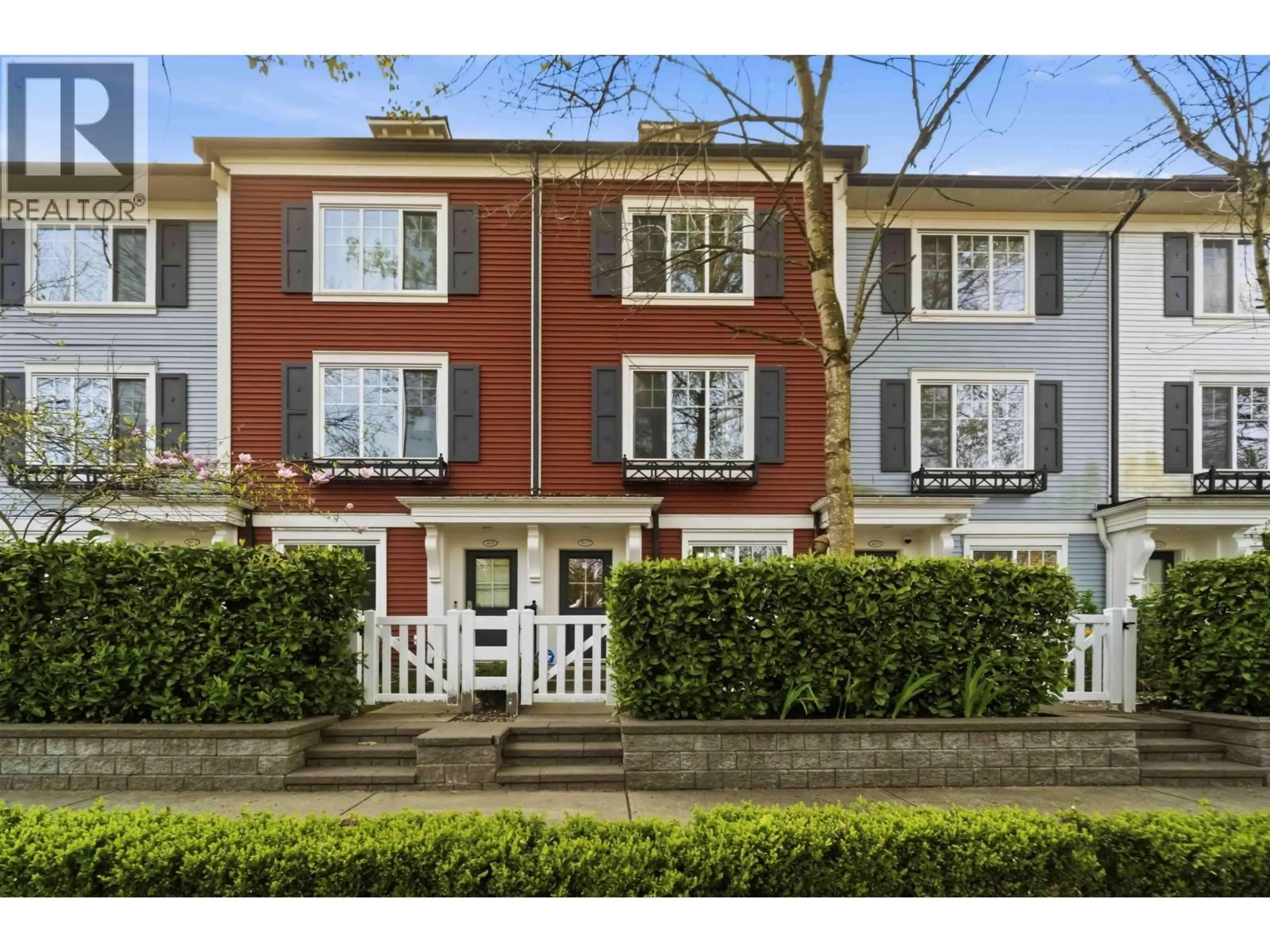 A pic from outside/outdoor area/front of a property/back of a property/a pic from drone, street for 4032 - 2655 BEDFORD STREET, Port Coquitlam British Columbia V3C0B8