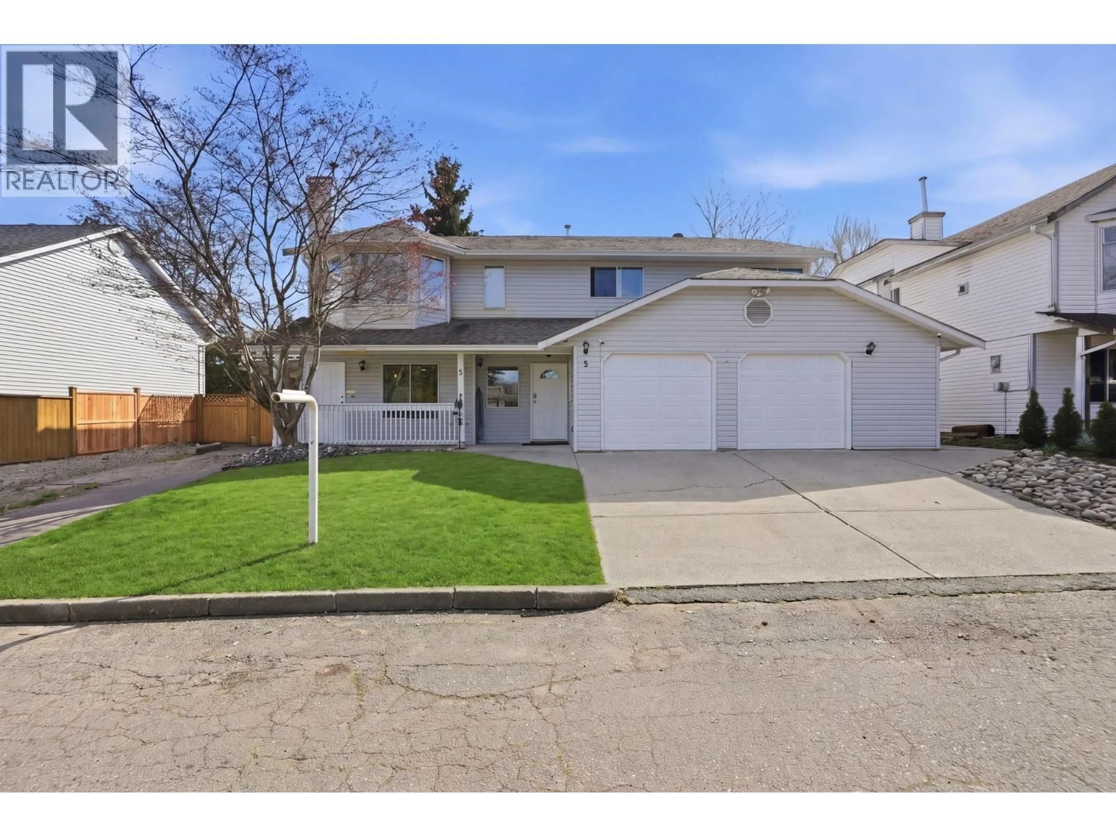 Home with vinyl exterior material, street for 5 - 11954 HAWTHORNE STREET, Maple Ridge British Columbia V2X6V4