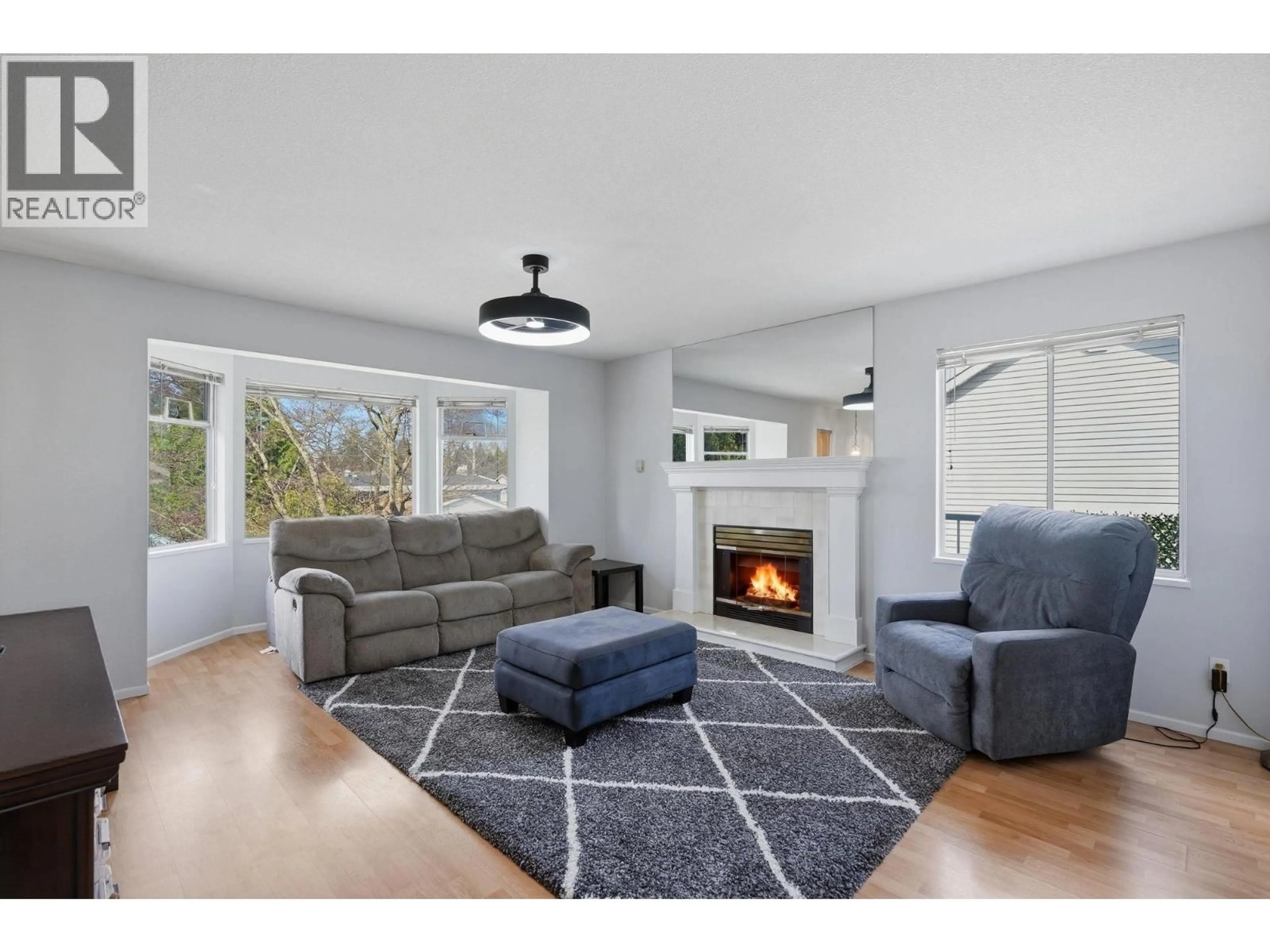 Living room with furniture, unknown for 5 - 11954 HAWTHORNE STREET, Maple Ridge British Columbia V2X6V4