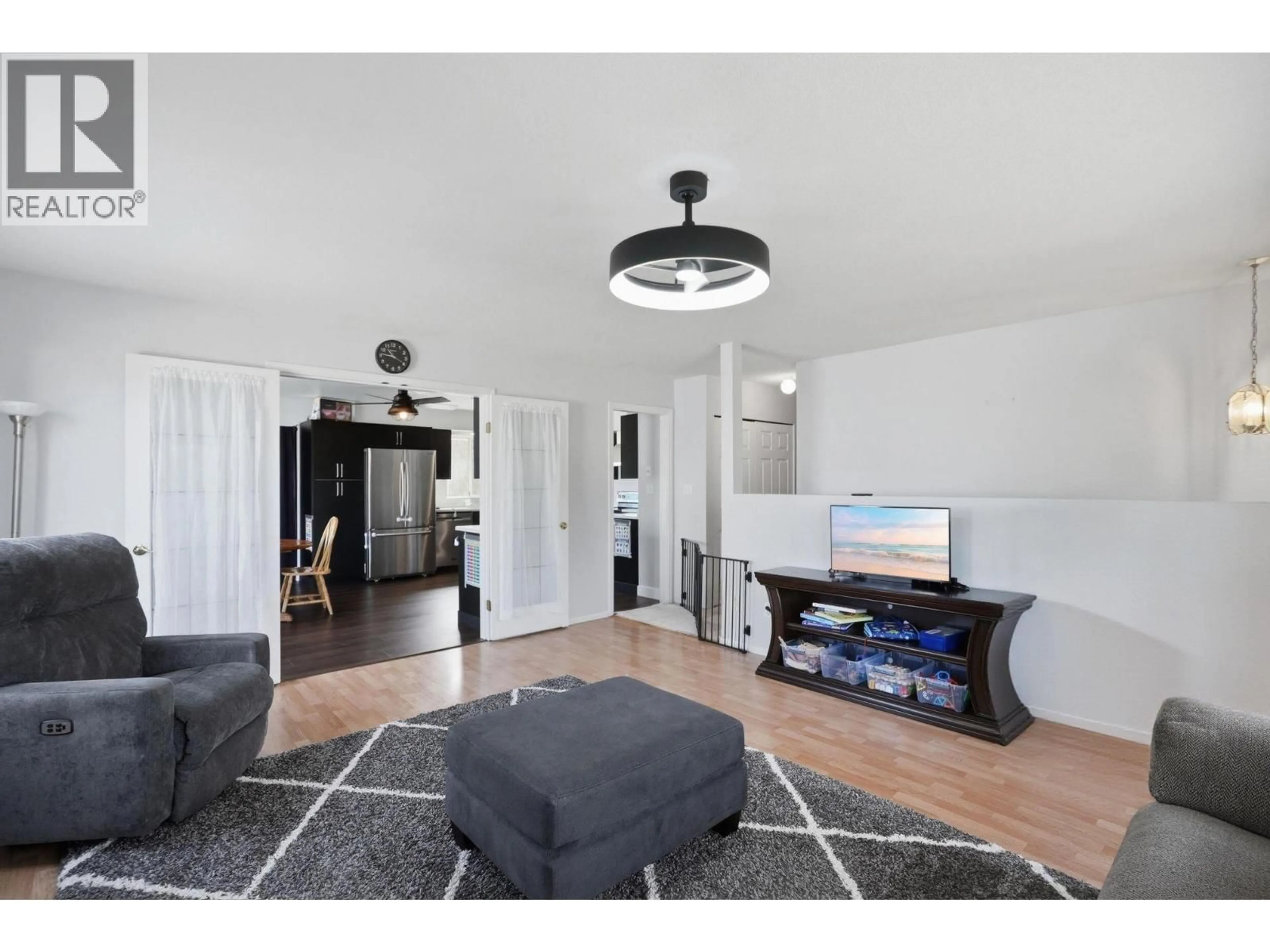 Living room with furniture, wood/laminate floor for 5 - 11954 HAWTHORNE STREET, Maple Ridge British Columbia V2X6V4
