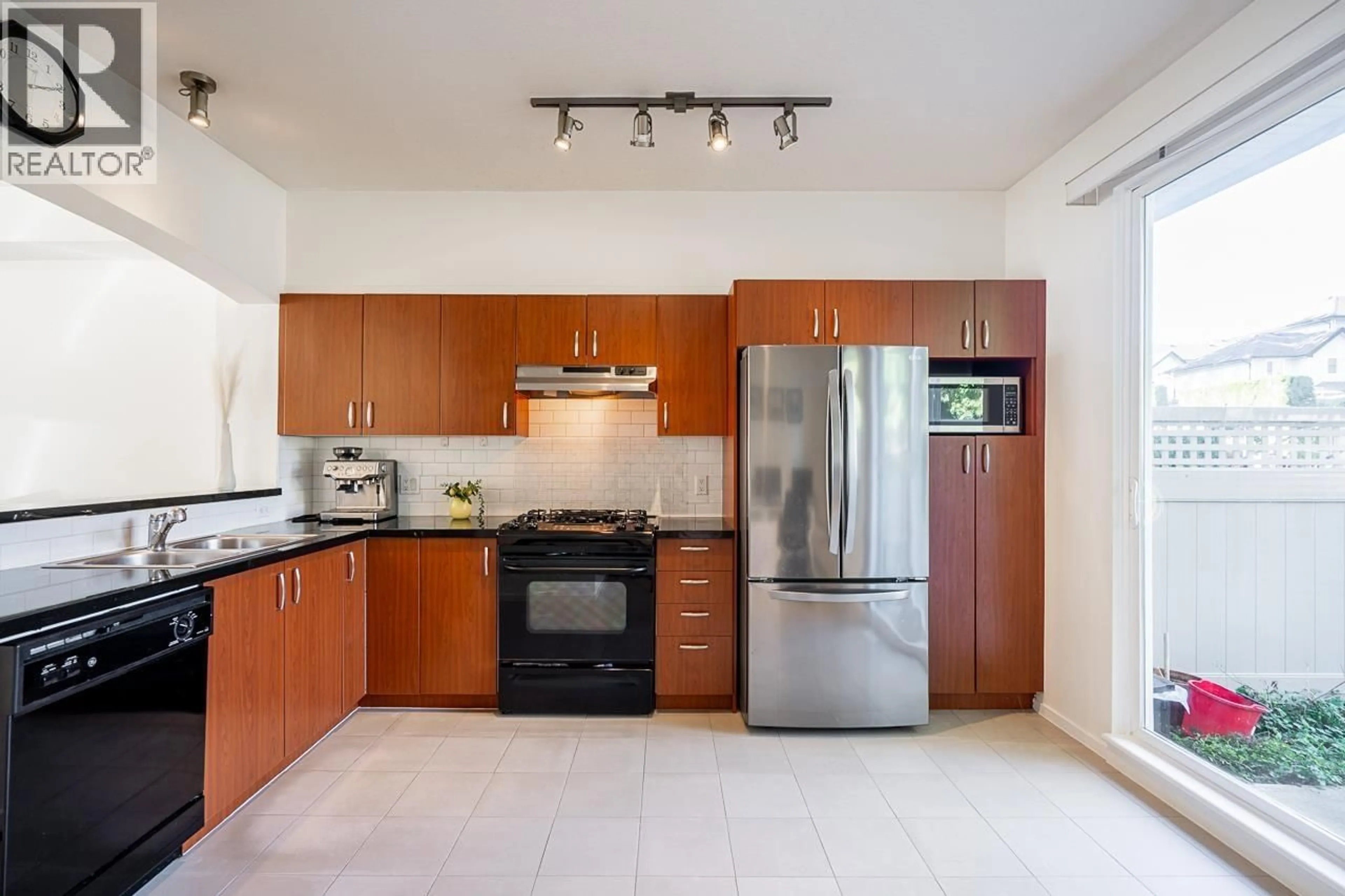 Standard kitchen, ceramic/tile floor for 23 - 9088 HALSTON COURT, Burnaby British Columbia V3N0A7