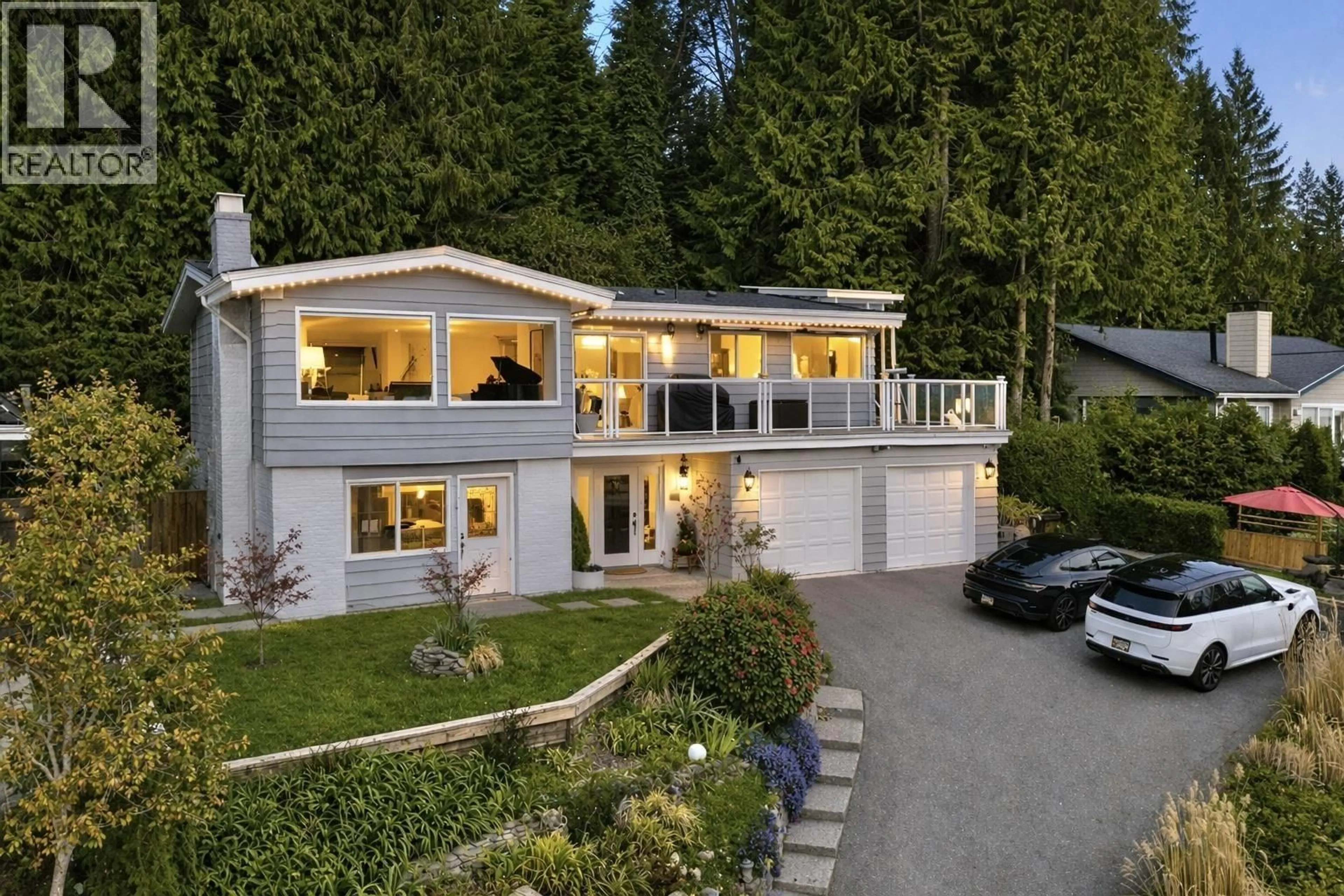 Home with vinyl exterior material, street for 668 ALPINE COURT, North Vancouver British Columbia V7R2L8
