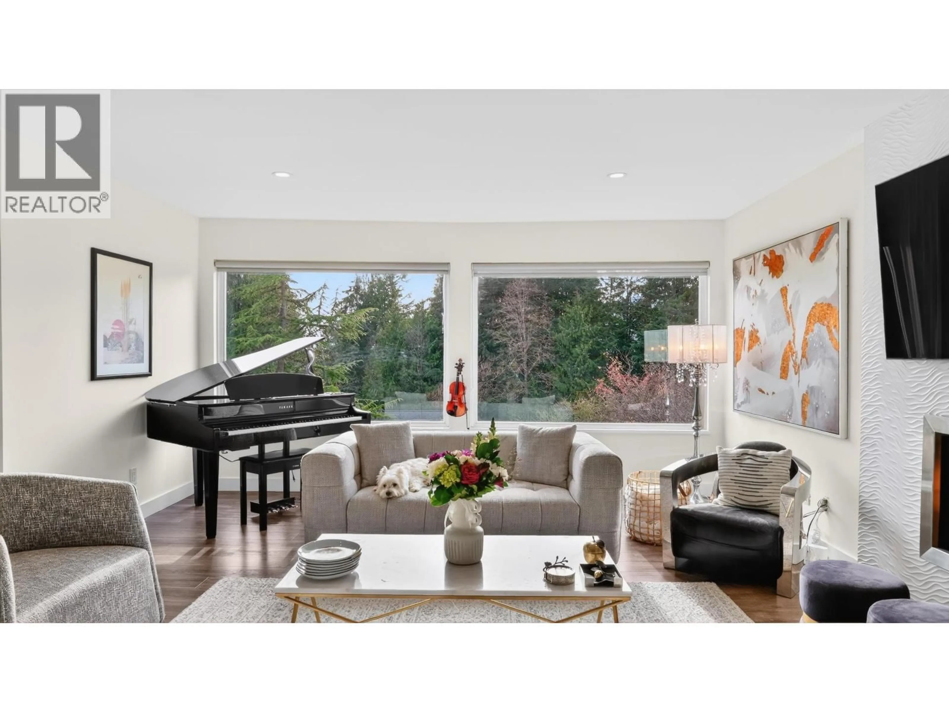 Living room with furniture, wood/laminate floor for 668 ALPINE COURT, North Vancouver British Columbia V7R2L8